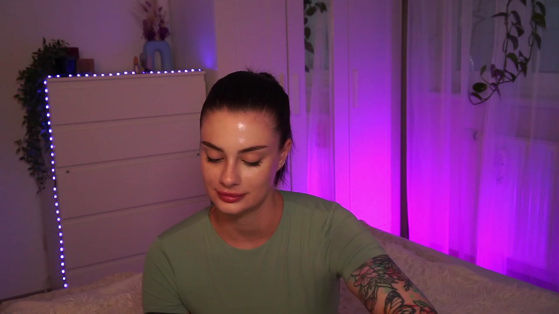 Gallery image thumbnail from lucynutty's myfreecams stream on, 09/17/2023, 17:10 image 13 of 20