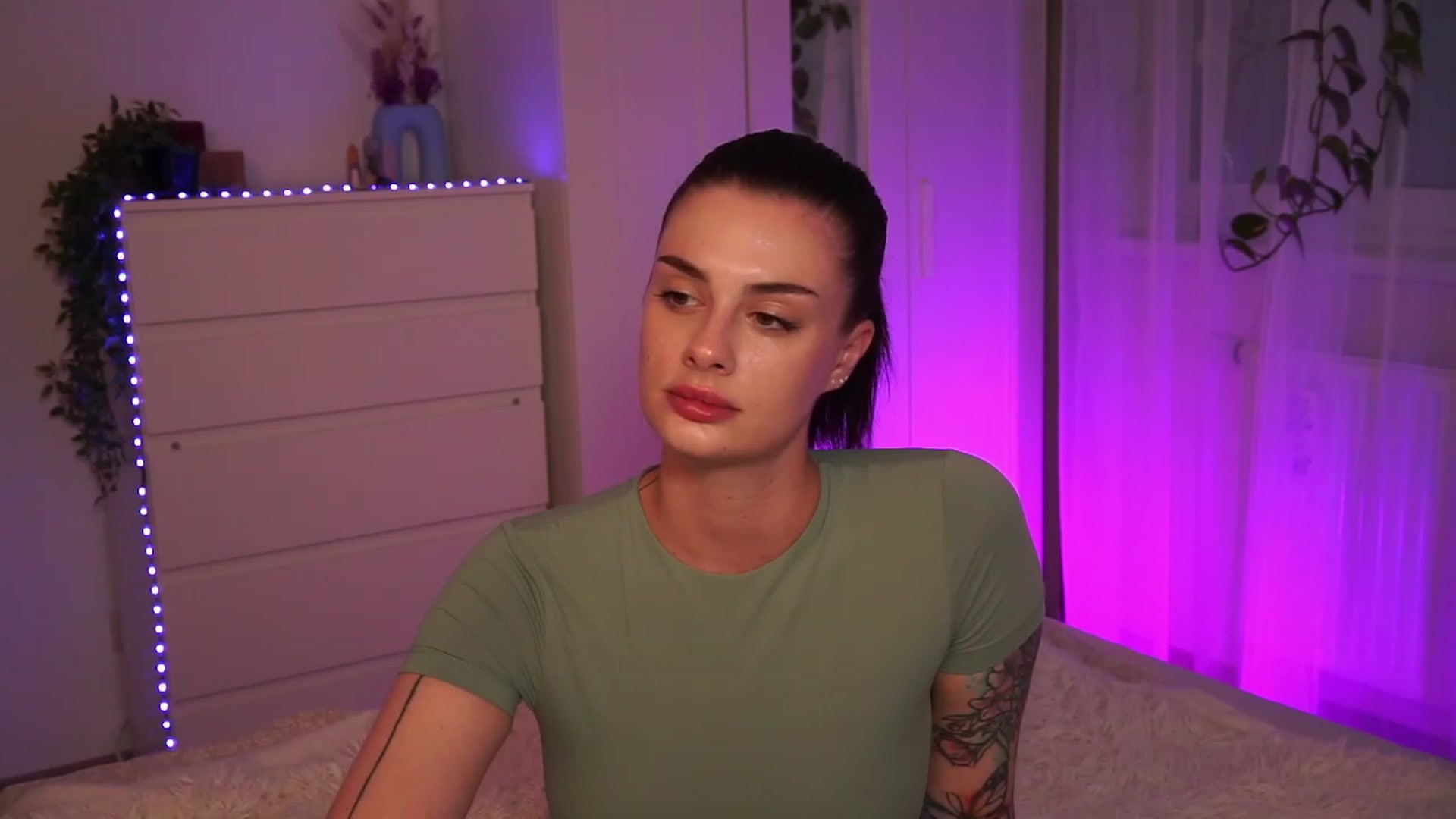 Gallery image thumbnail from lucynutty's myfreecams stream on, 09/17/2023, 17:10 image 19 of 20