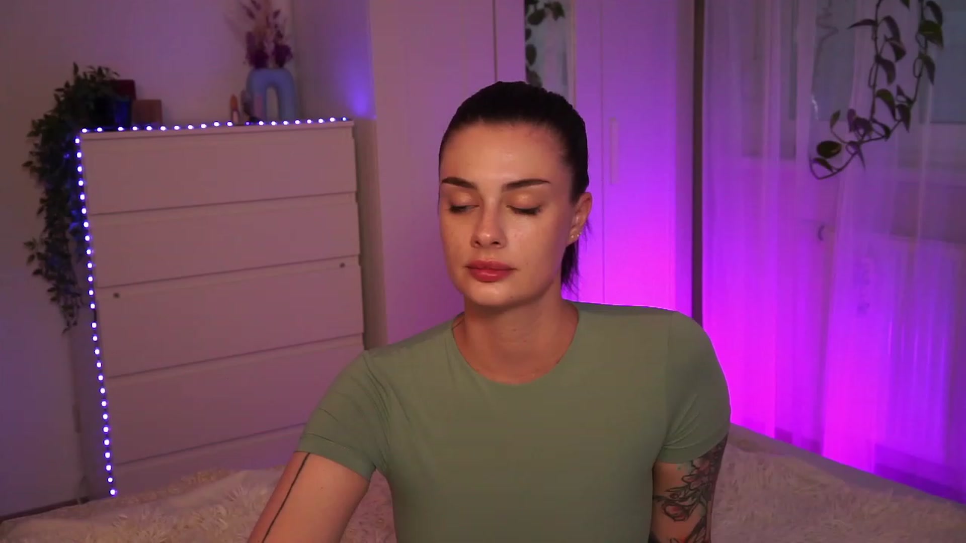 Gallery image thumbnail from lucynutty's myfreecams stream on, 09/17/2023, 17:10 image 11 of 20