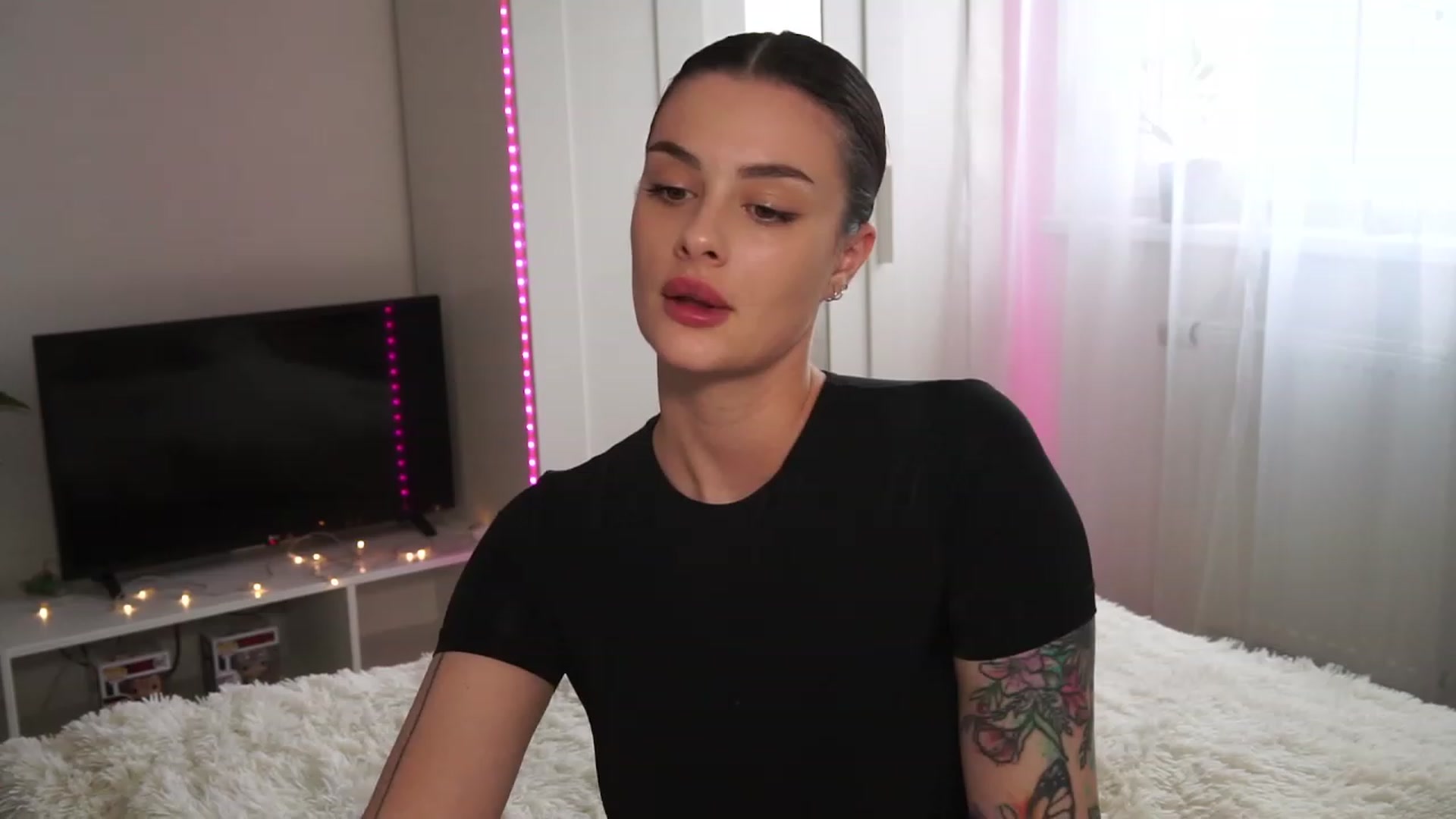 Gallery image thumbnail from lucynutty's myfreecams stream on, 11/15/2023, 13:20 image 16 of 20