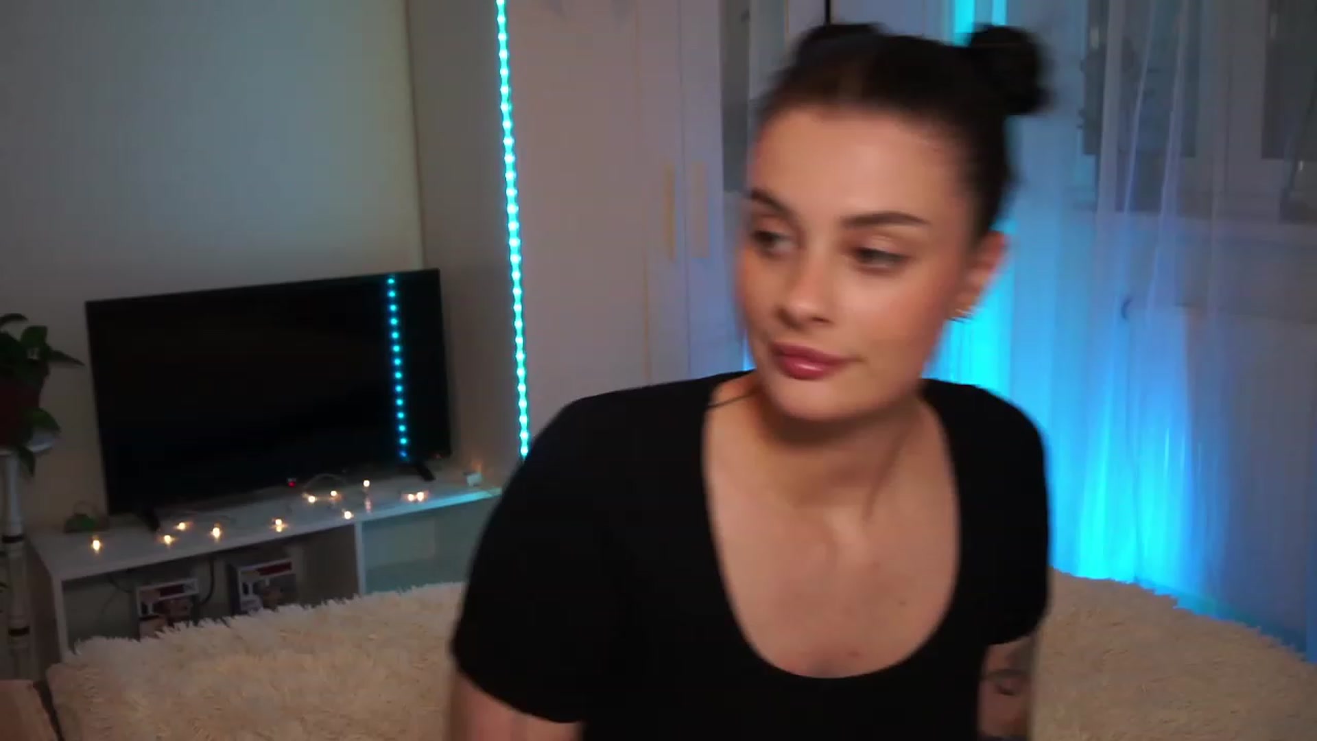 Gallery image thumbnail from lucynutty's myfreecams stream on, 11/19/2023, 18:31 image 1 of 20
