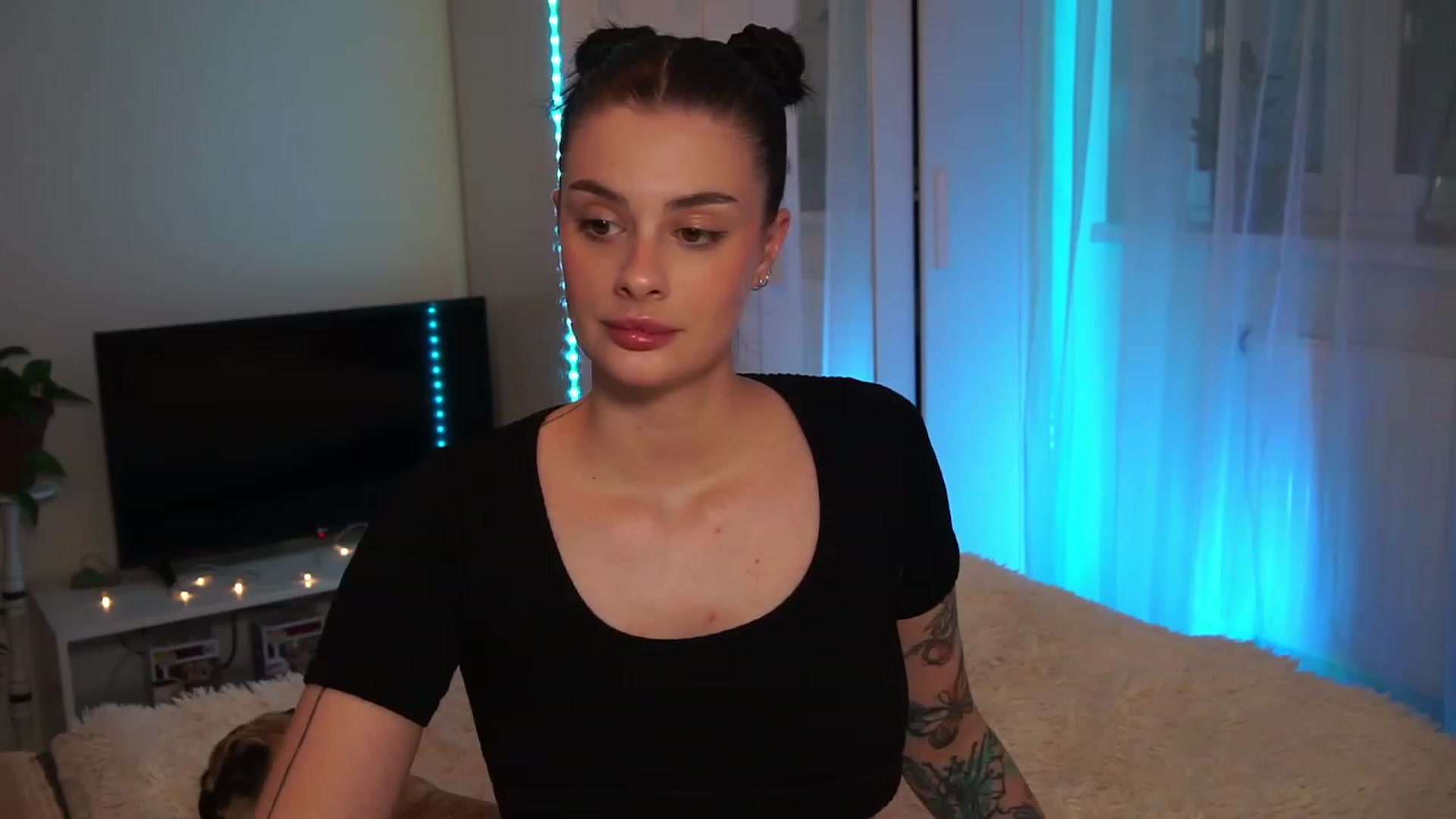 Gallery image thumbnail from lucynutty's myfreecams stream on, 11/19/2023, 18:31 image 3 of 20