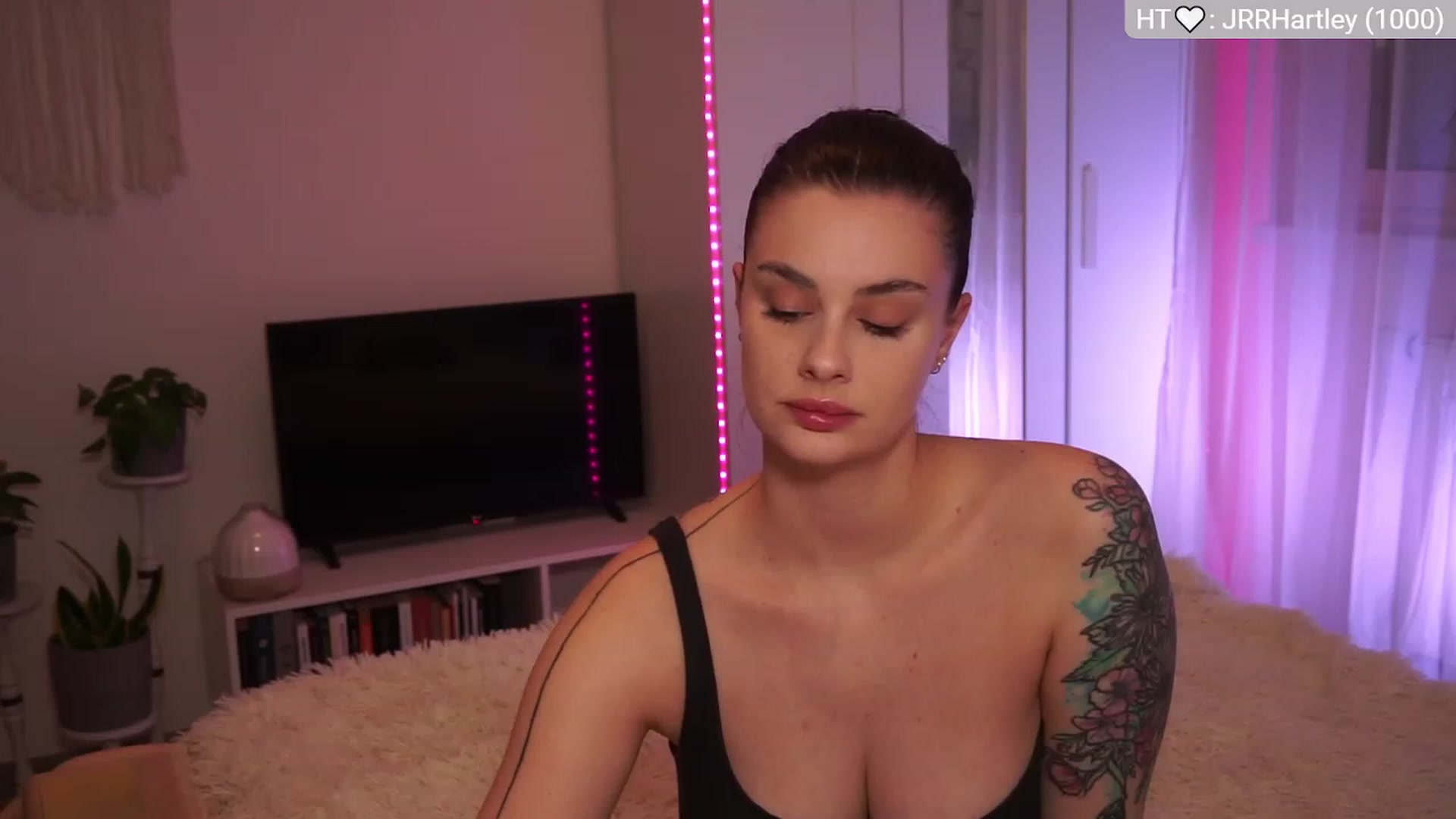Gallery image thumbnail from lucynutty's myfreecams stream on, 12/06/2023, 16:15 image 5 of 20