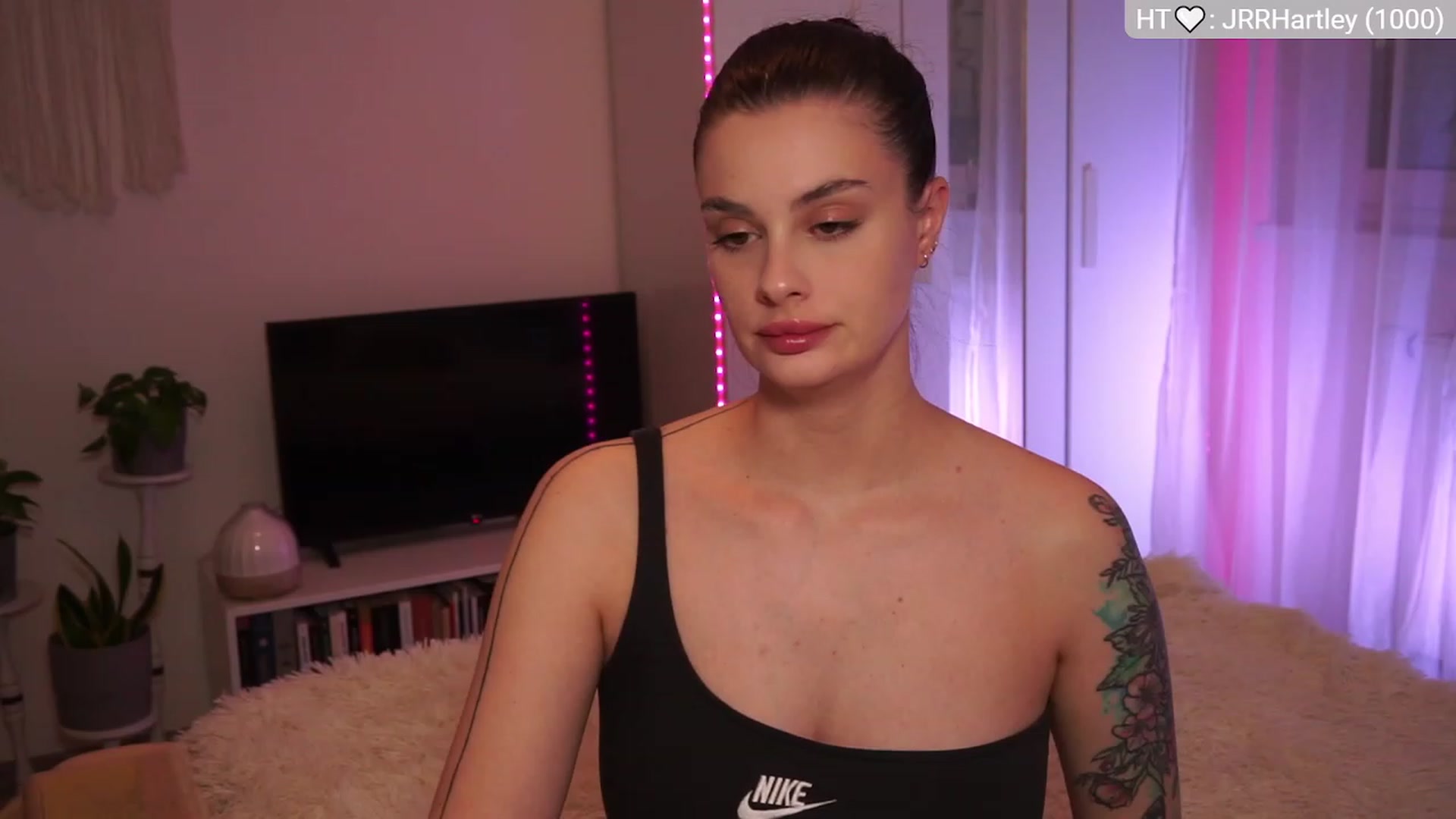 Gallery image thumbnail from lucynutty's myfreecams stream on, 12/06/2023, 16:15 image 6 of 20