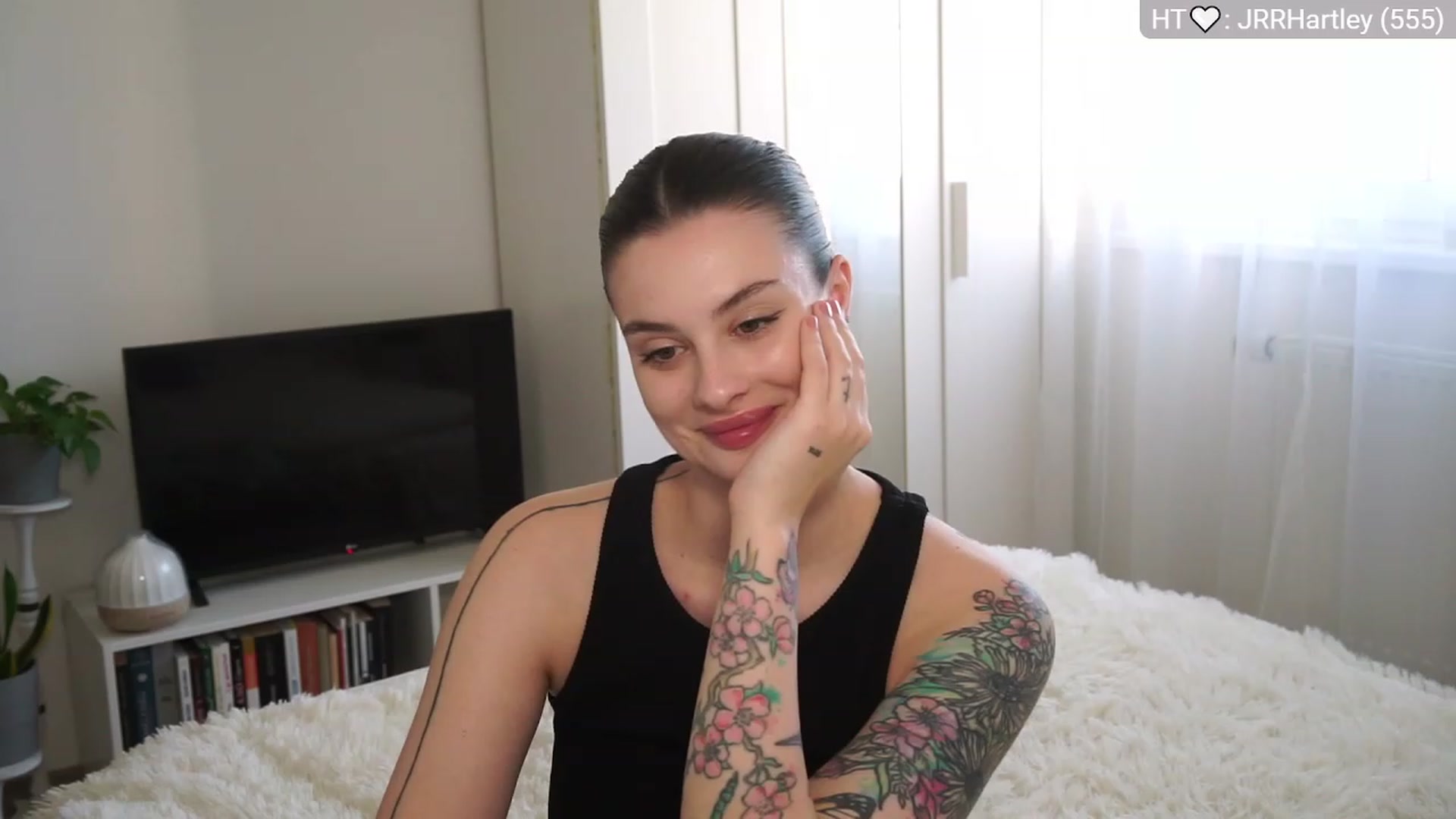 Gallery image thumbnail from lucynutty's myfreecams stream on, 12/16/2023, 11:43 image 10 of 20
