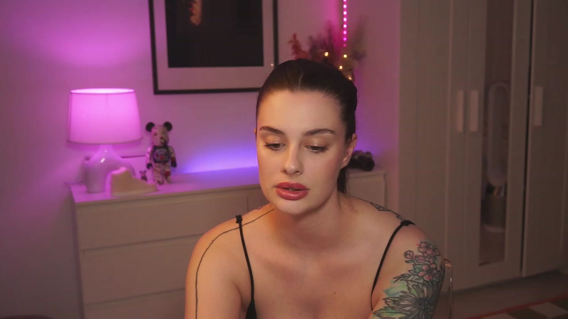 Gallery image thumbnail from lucynutty's myfreecams stream on, 03/04/2024, 18:24 image 8 of 20