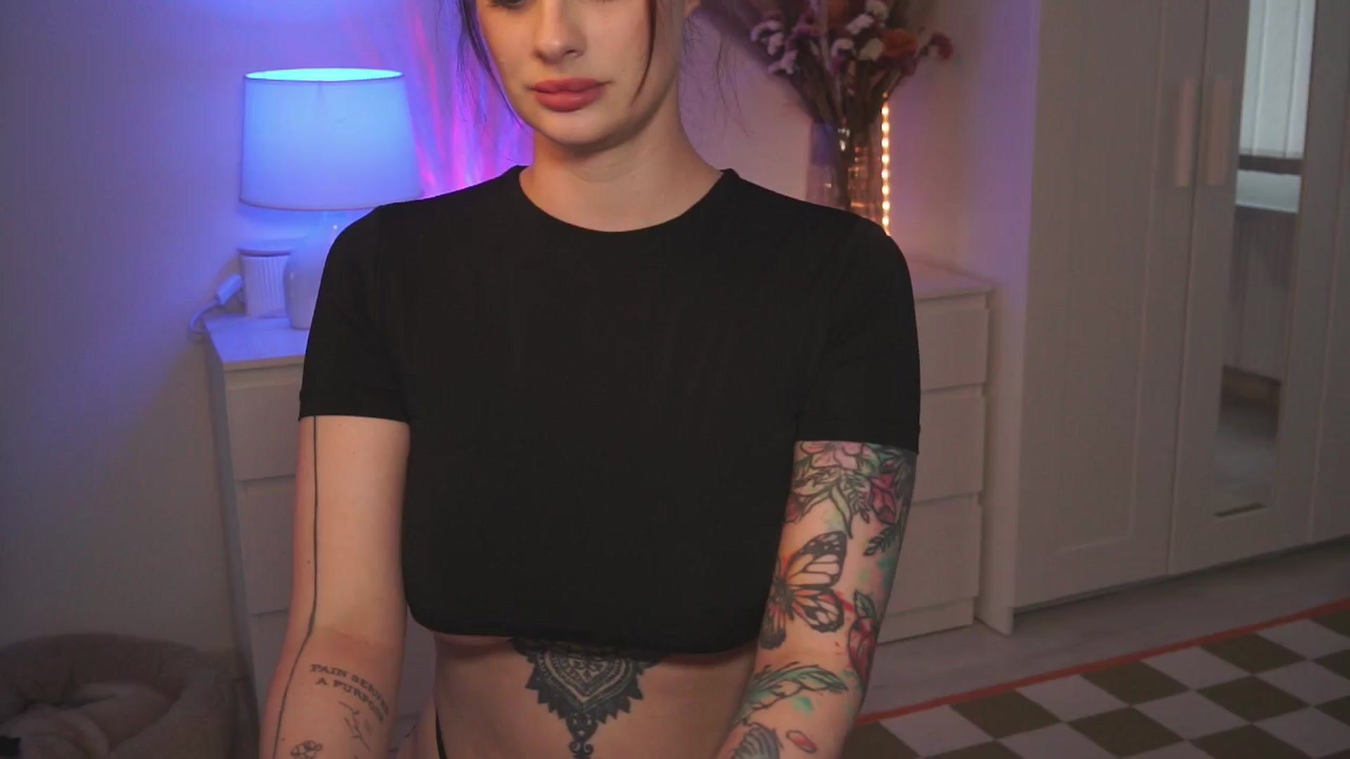 Gallery image thumbnail from lucynutty's myfreecams stream on, 04/08/2024, 17:26 image 2 of 20
