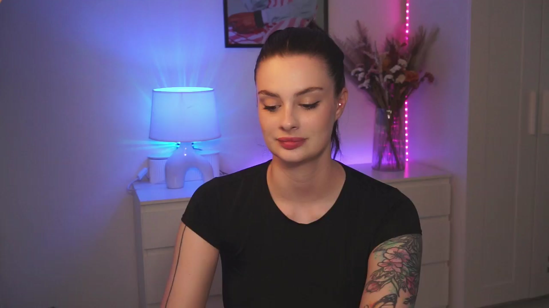 Gallery image thumbnail from lucynutty's myfreecams stream on, 04/10/2024, 16:37 image 18 of 20