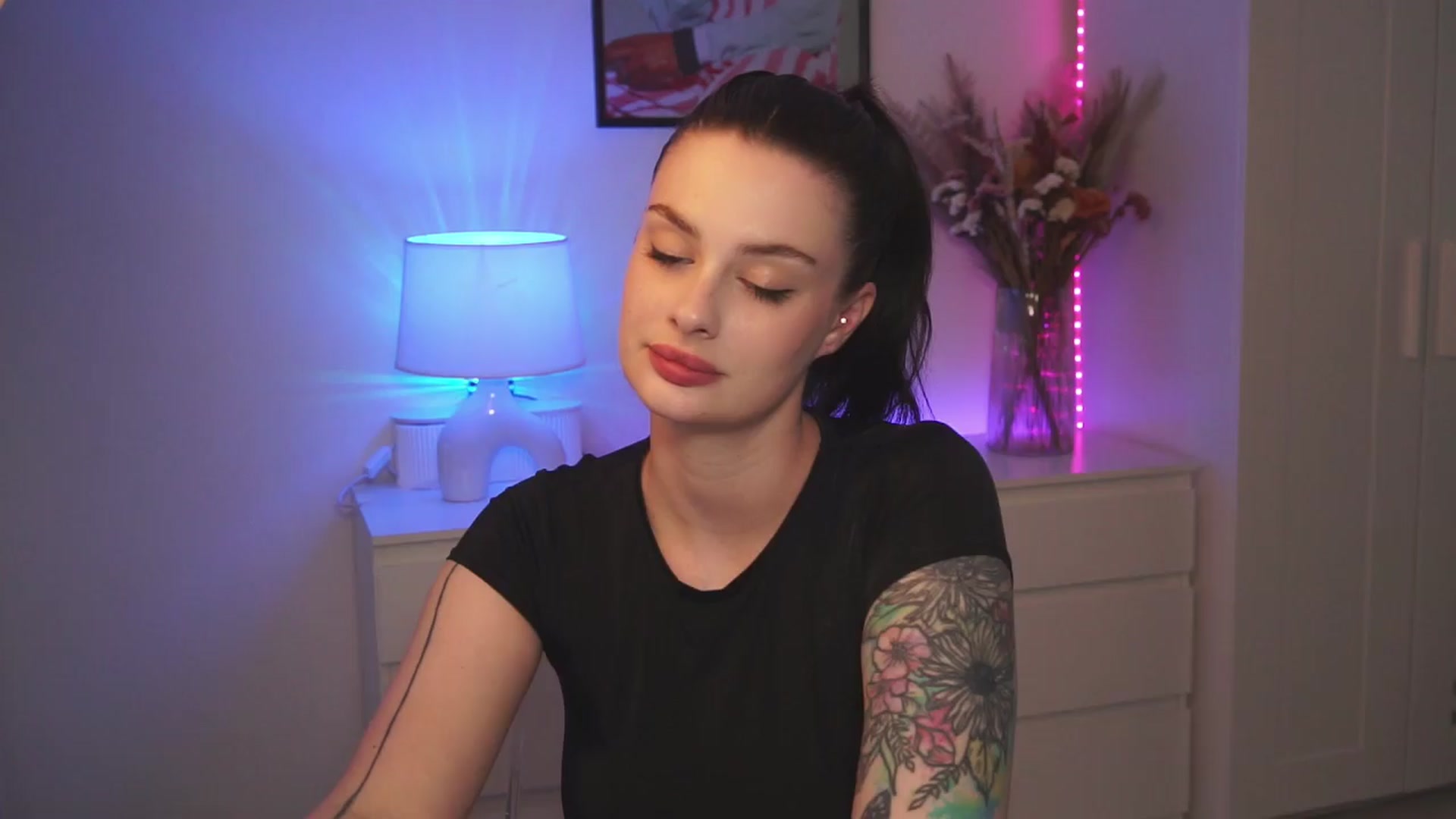 Gallery image thumbnail from lucynutty's myfreecams stream on, 04/10/2024, 16:37 image 14 of 20