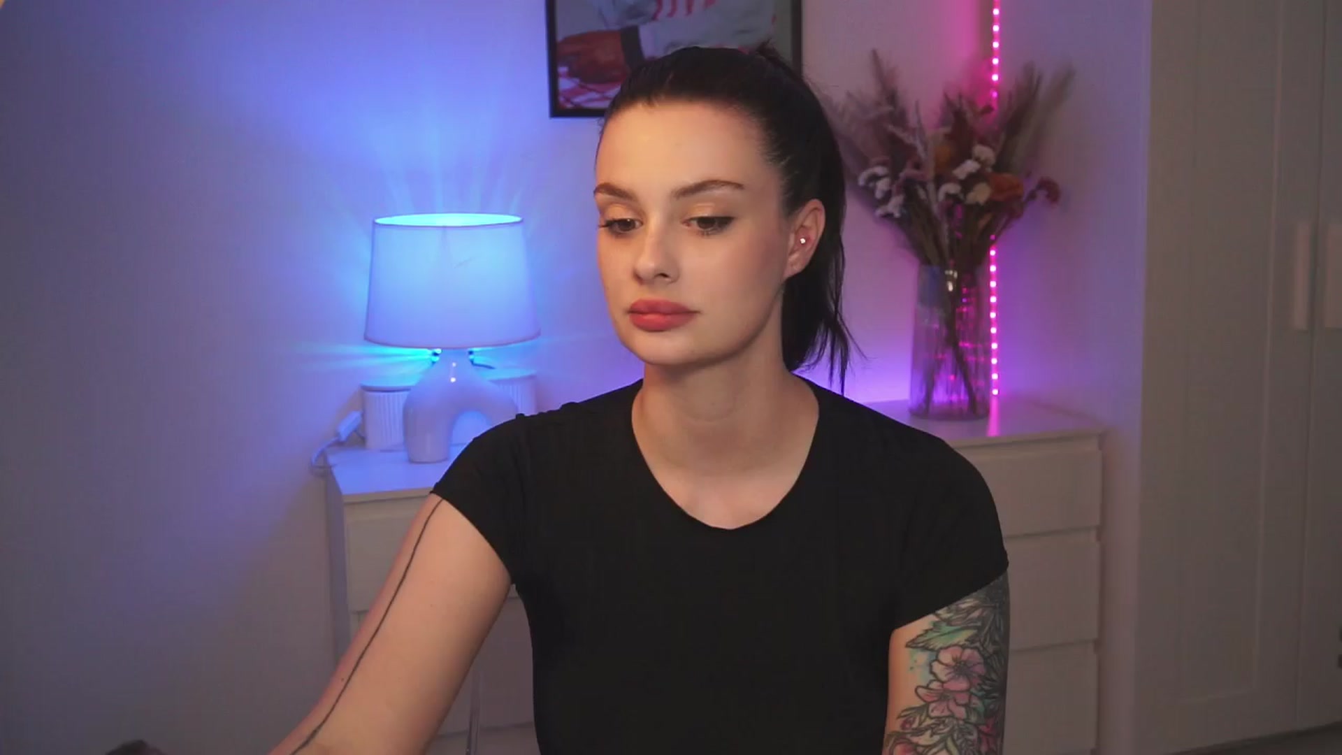 Gallery image thumbnail from lucynutty's myfreecams stream on, 04/10/2024, 16:37 image 15 of 20
