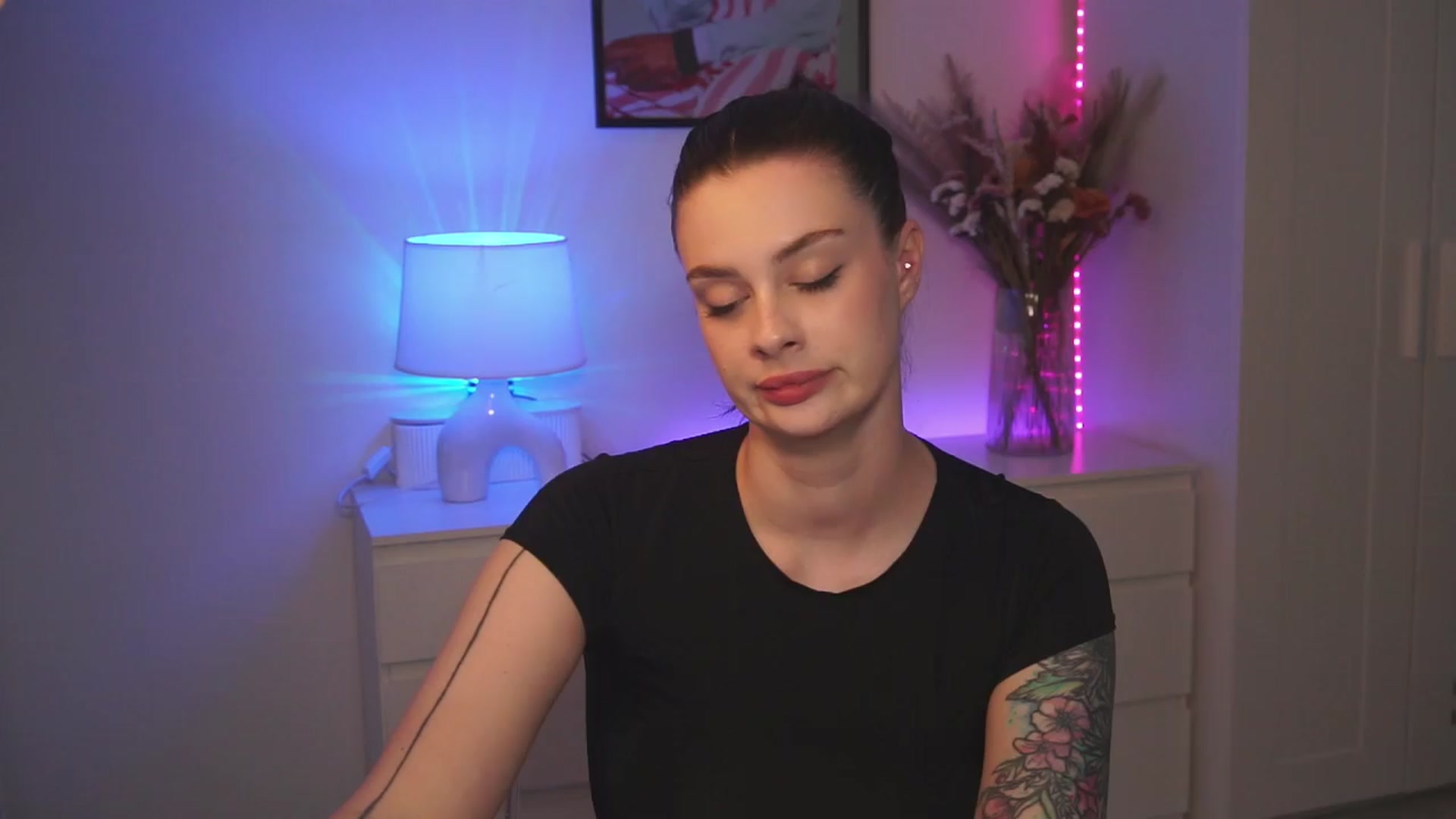 Gallery image thumbnail from lucynutty's myfreecams stream on, 04/10/2024, 16:37 image 19 of 20