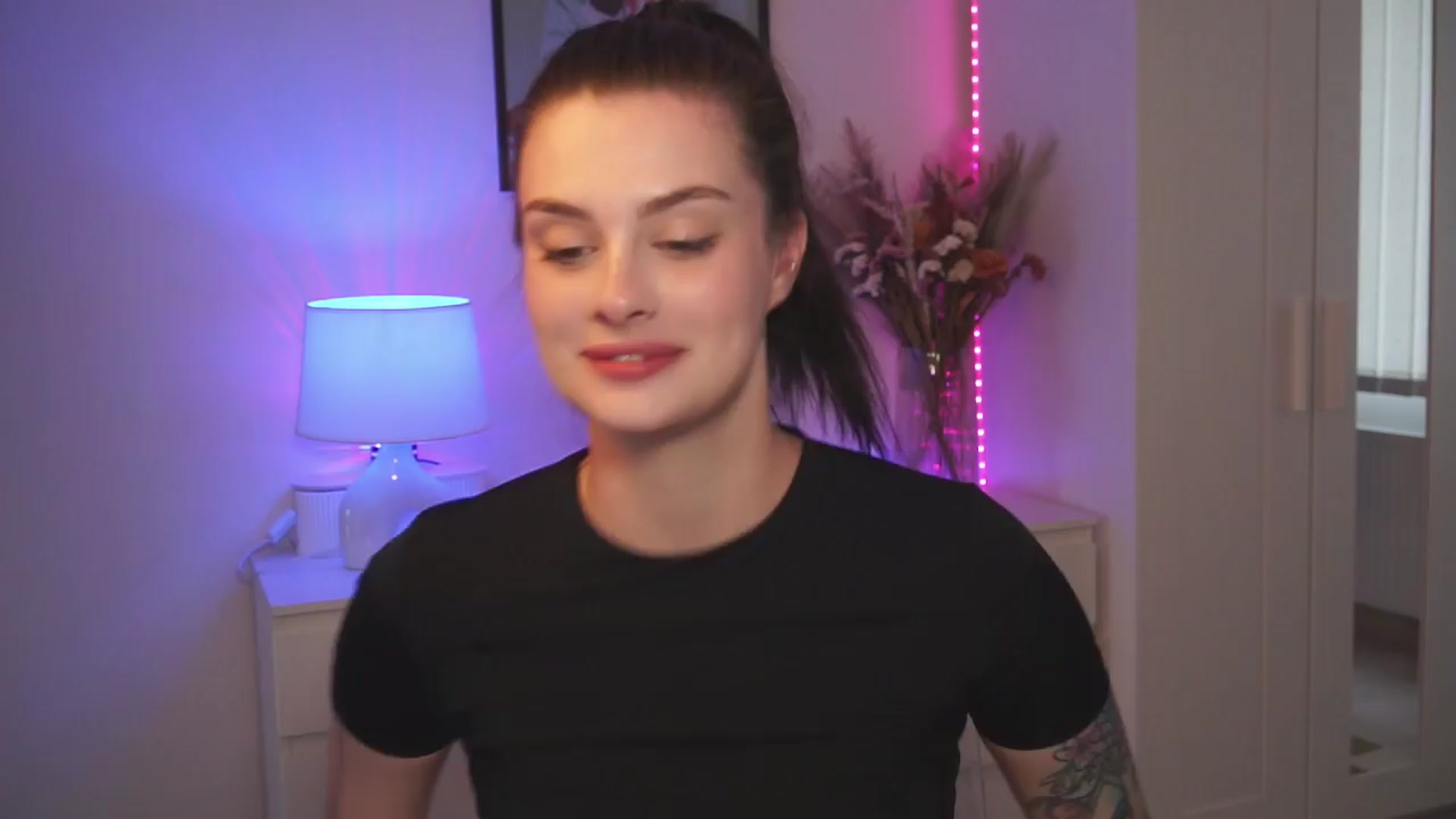 Gallery image thumbnail from lucynutty's myfreecams stream on, 04/14/2024, 16:14 image 10 of 20