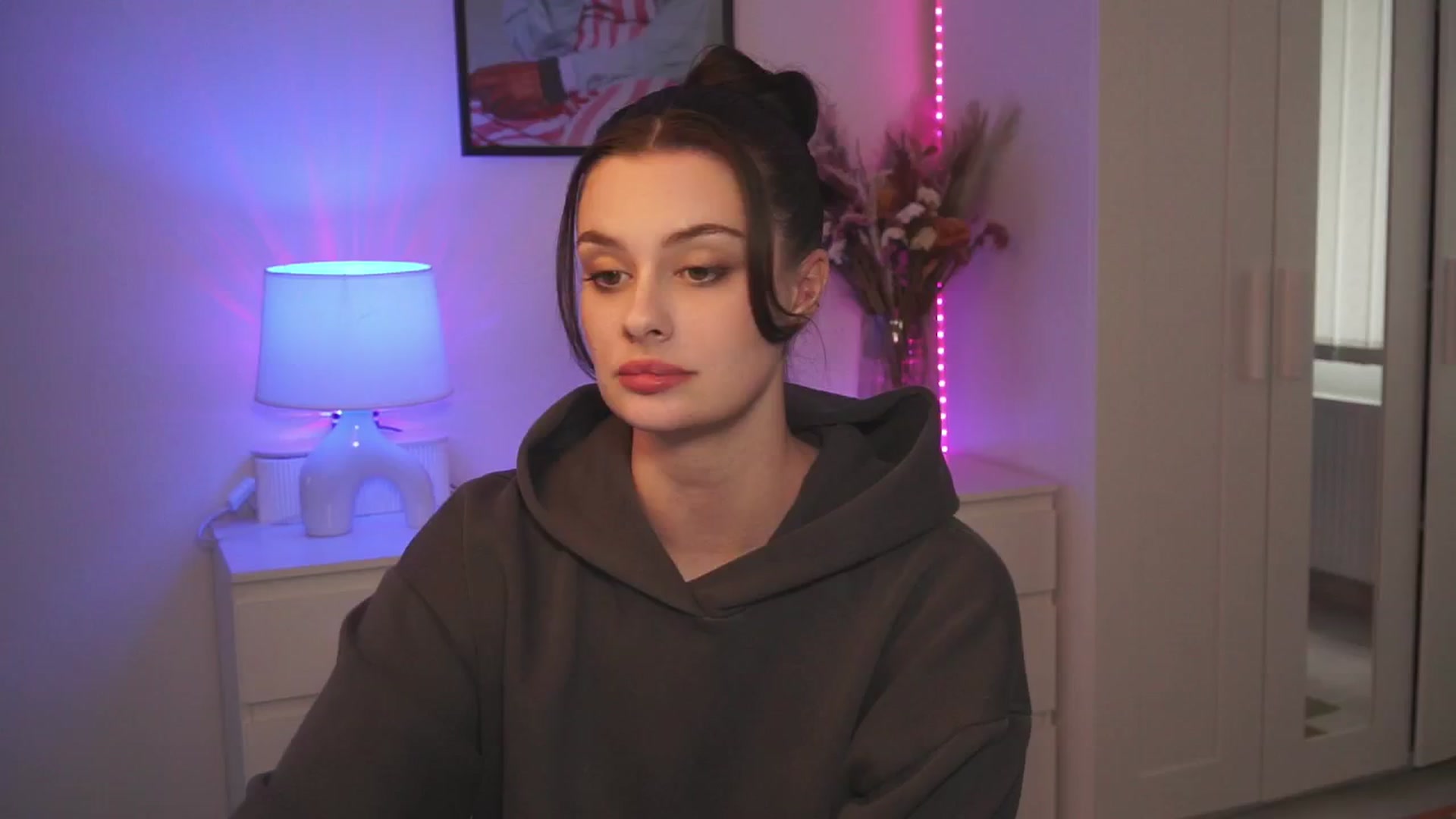 Gallery image thumbnail from lucynutty's myfreecams stream on, 04/16/2024, 14:37 image 15 of 20