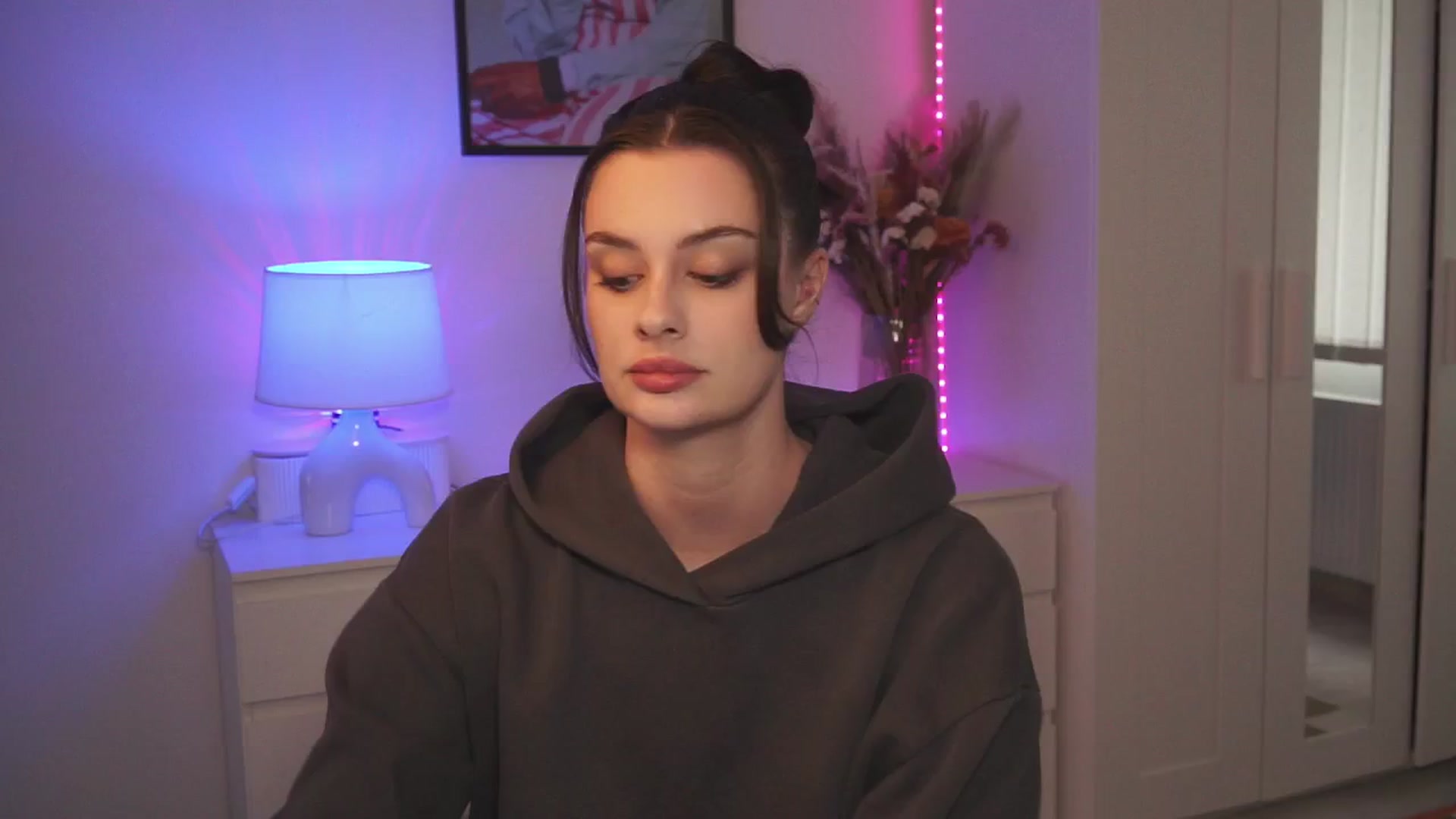 Gallery image thumbnail from lucynutty's myfreecams stream on, 04/16/2024, 14:37 image 16 of 20