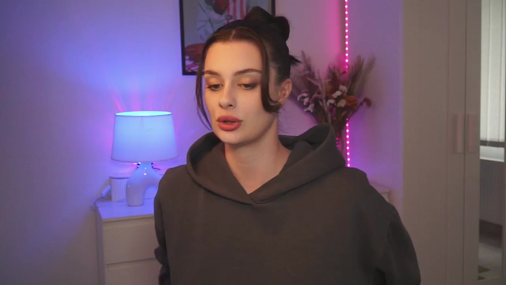 Gallery image thumbnail from lucynutty's myfreecams stream on, 04/16/2024, 14:37 image 8 of 20