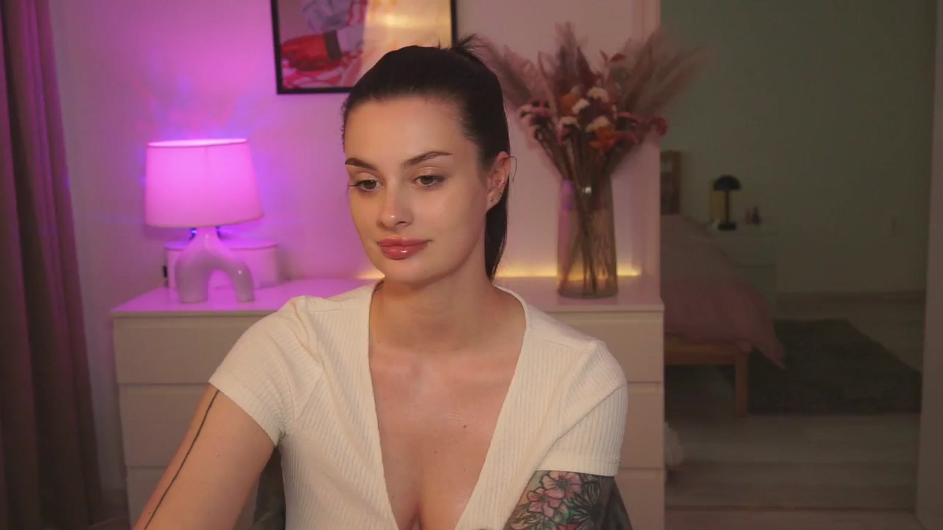 Gallery image thumbnail from lucynutty's myfreecams stream on, 04/22/2024, 14:08 image 13 of 20