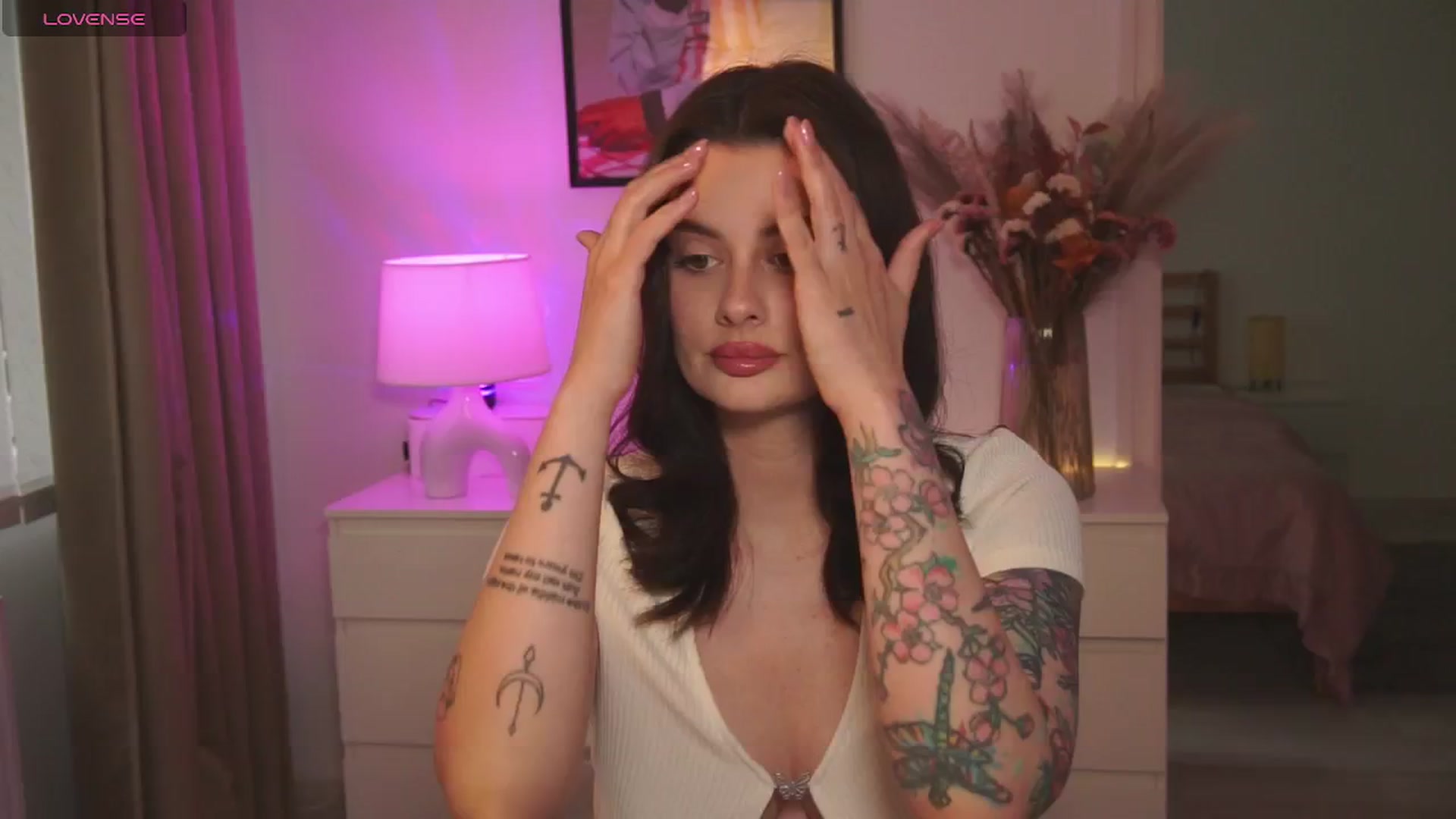 Gallery image thumbnail from lucynutty's myfreecams stream on, 05/03/2024, 16:37 image 2 of 20