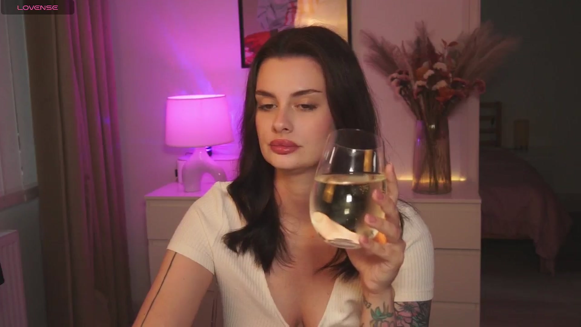 Gallery image thumbnail from lucynutty's myfreecams stream on, 05/03/2024, 18:04 image 10 of 20