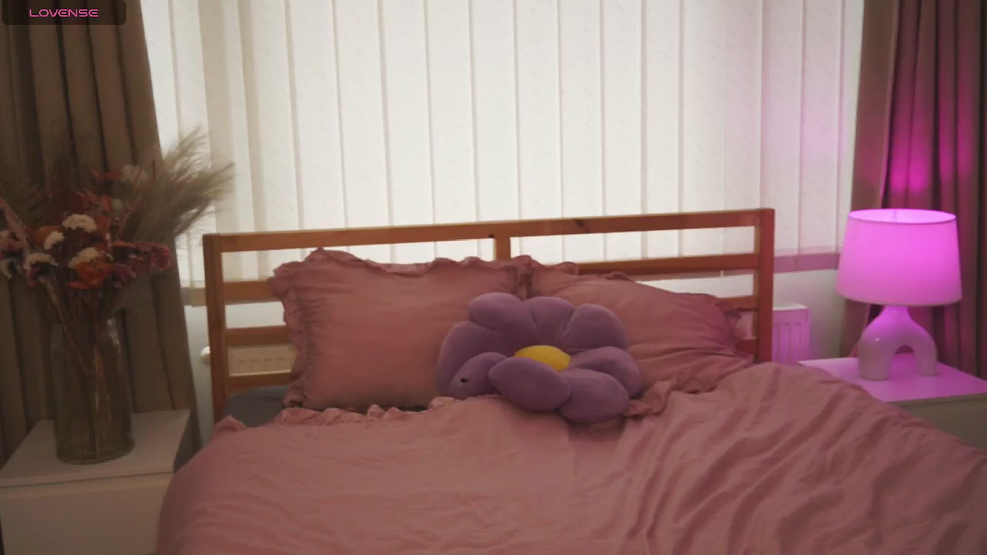 Gallery image thumbnail from lucynutty's myfreecams stream on, 05/06/2024, 16:36 image 15 of 20