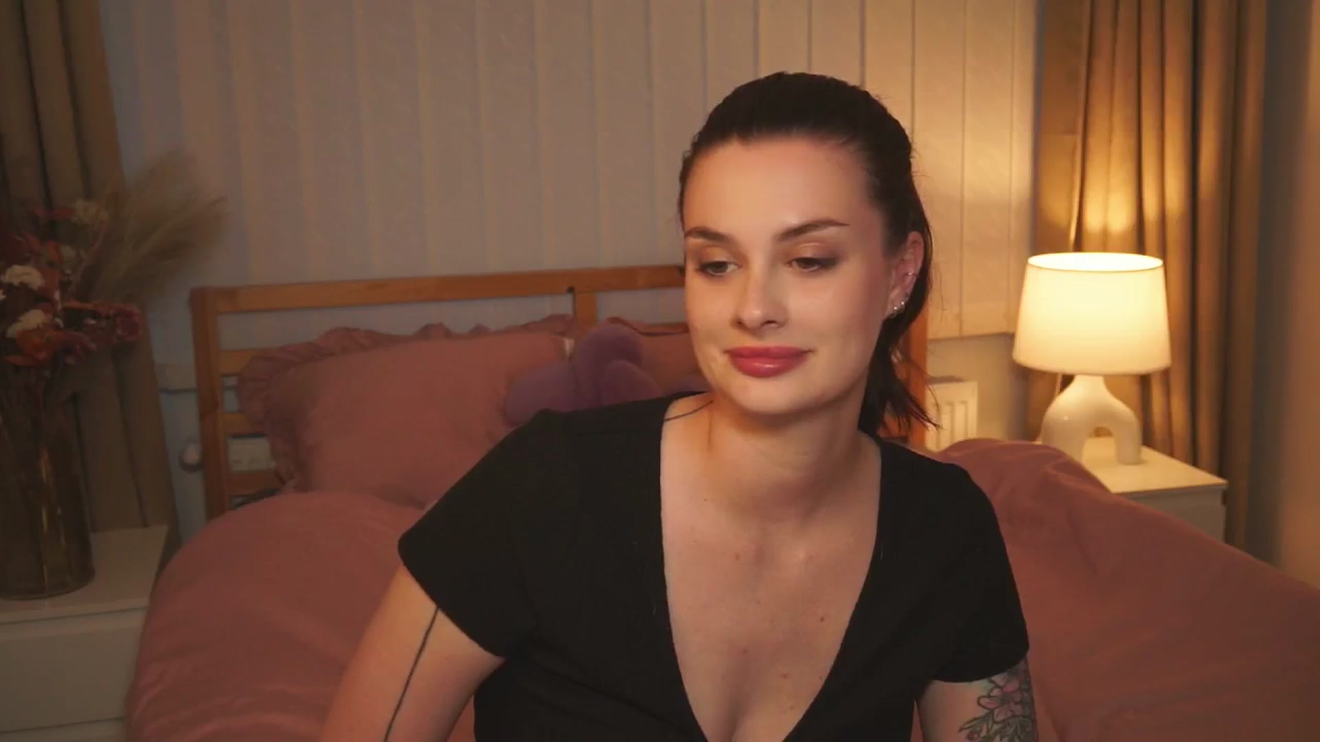 Gallery image thumbnail from lucynutty's myfreecams stream on, 05/08/2024, 18:02 image 18 of 20