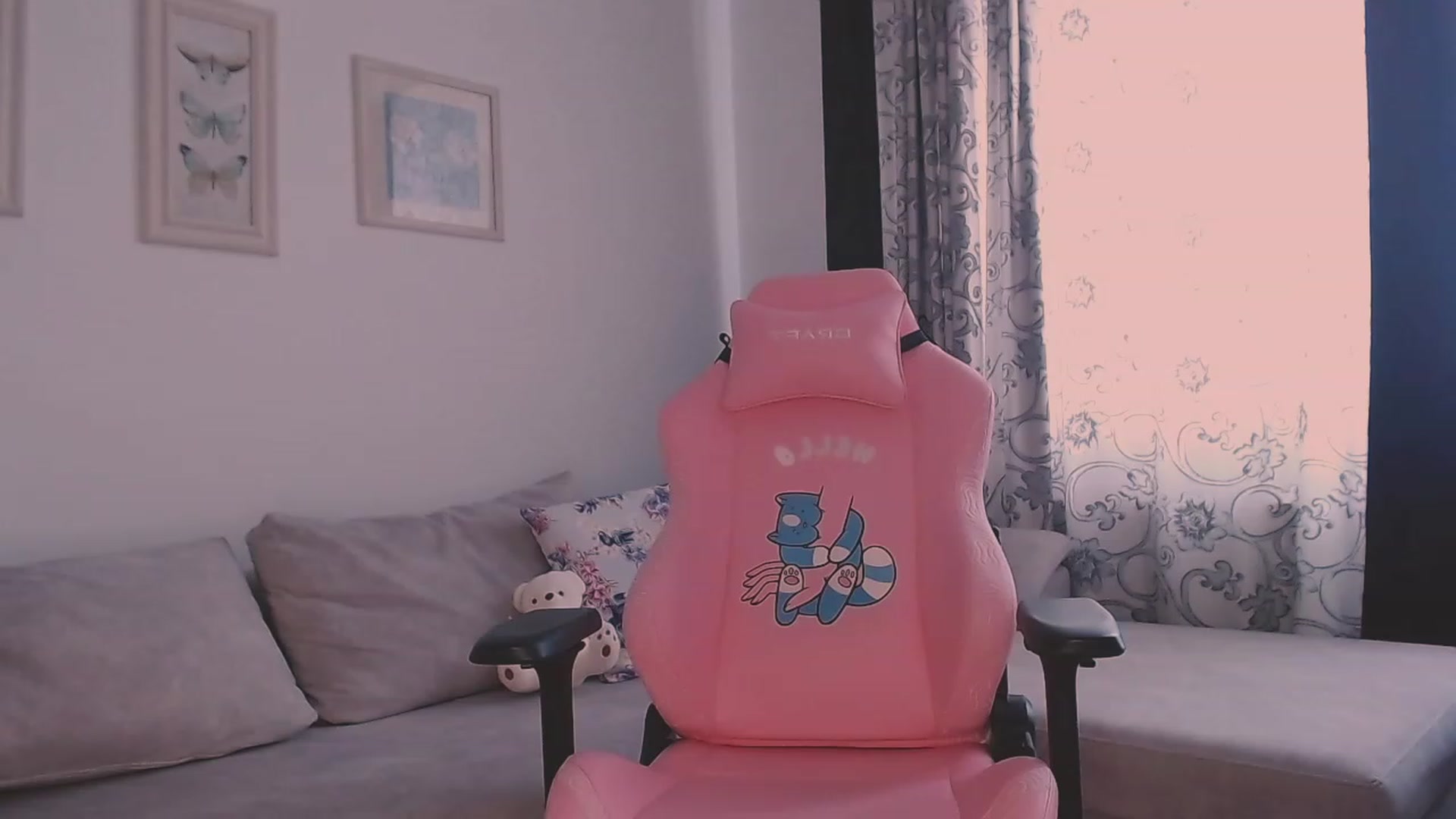 Gallery image thumbnail from luinaa's myfreecams stream on, 03/06/2023, 10:13 image 3 of 20