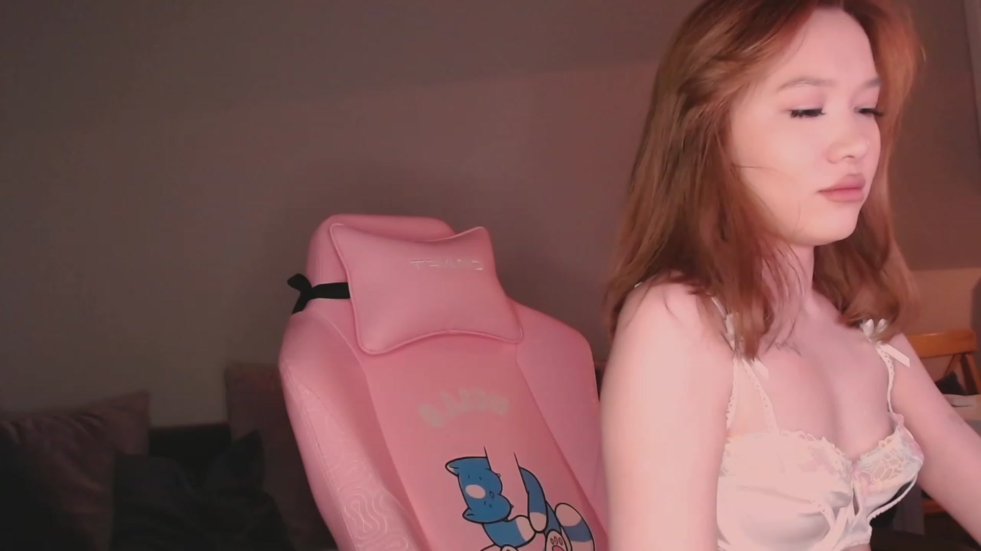 Gallery image thumbnail from luinaa's myfreecams stream on, 04/15/2023, 16:36 image 4 of 20