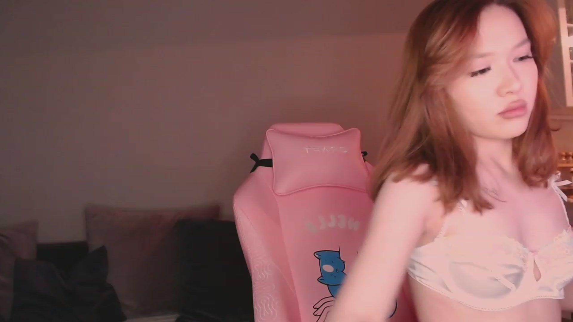 Gallery image thumbnail from luinaa's myfreecams stream on, 04/15/2023, 16:36 image 2 of 20