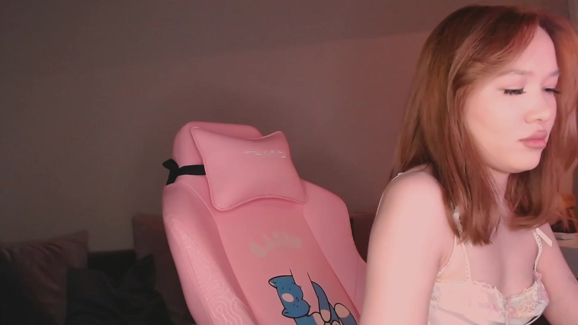 Gallery image thumbnail from luinaa's myfreecams stream on, 04/15/2023, 16:36 image 6 of 20