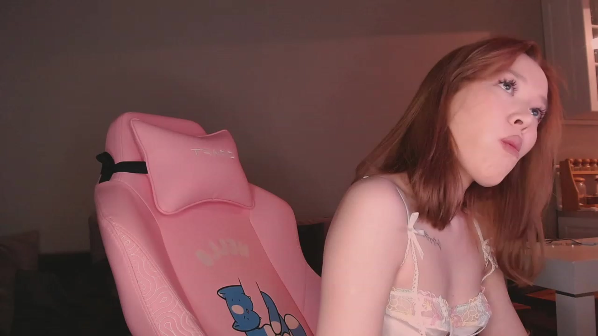 Gallery image thumbnail from luinaa's myfreecams stream on, 04/15/2023, 16:36 image 1 of 20