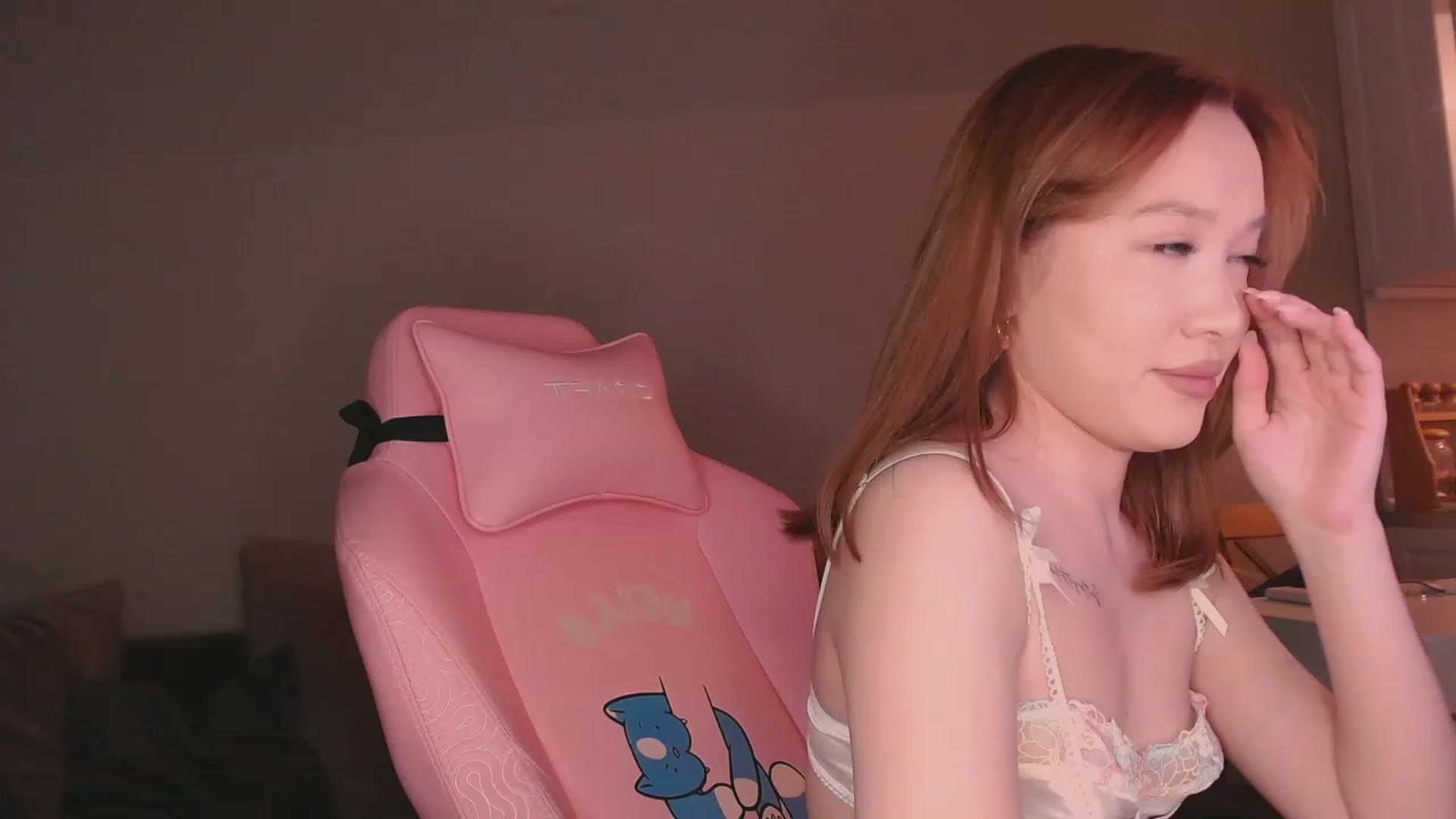 Gallery image thumbnail from luinaa's myfreecams stream on, 04/15/2023, 16:36 image 9 of 20