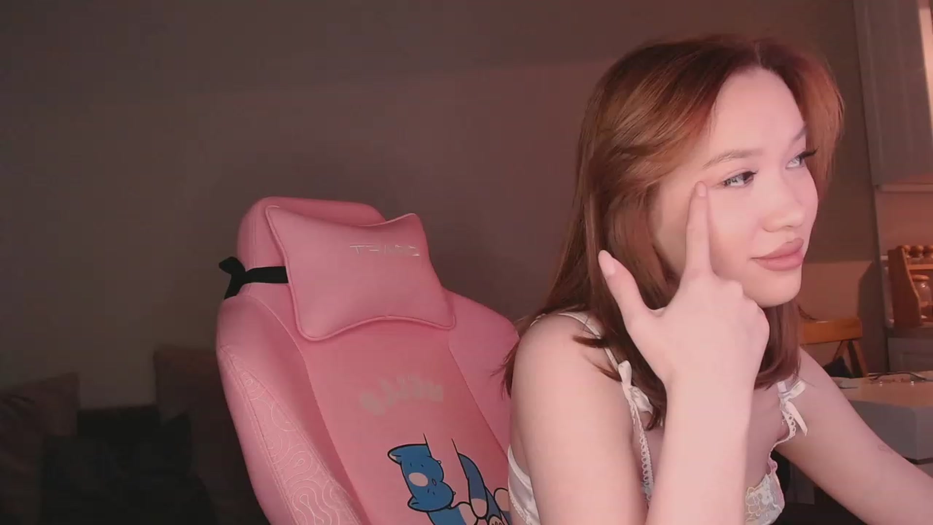 Gallery image thumbnail from luinaa's myfreecams stream on, 04/15/2023, 16:36 image 10 of 20