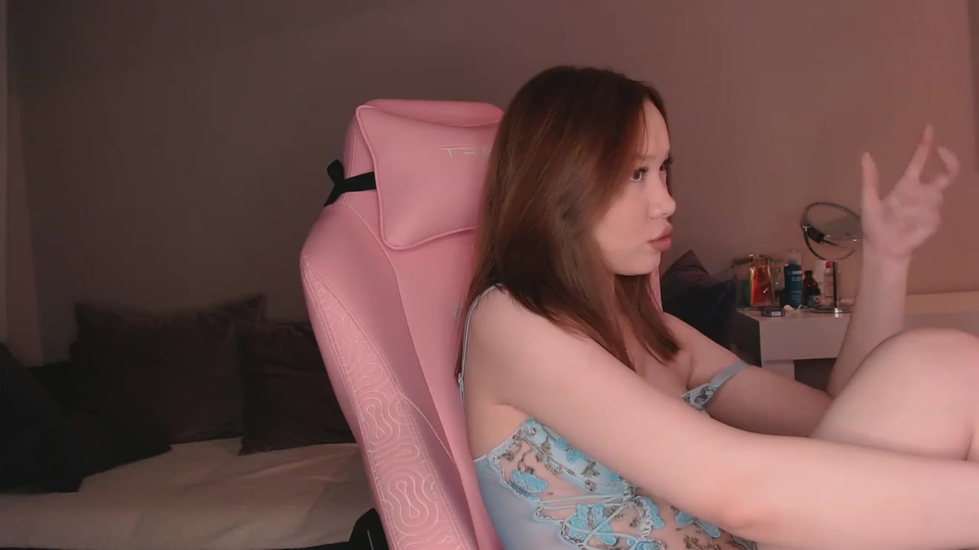 Gallery image thumbnail from luinaa's myfreecams stream on, 05/14/2023, 17:24 image 11 of 20