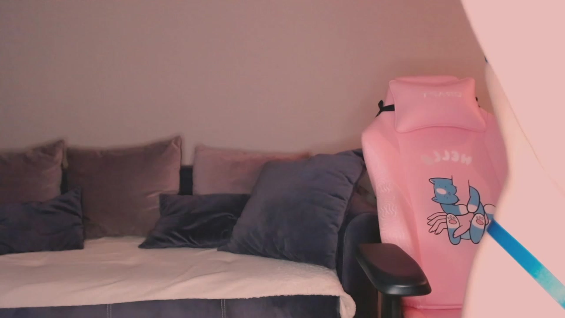 Gallery image thumbnail from luinaa's myfreecams stream on, 05/16/2023, 17:23 image 17 of 20