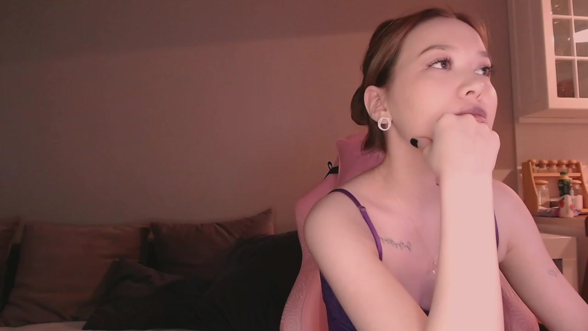 Gallery image thumbnail from luinaa's myfreecams stream on, 05/23/2023, 16:21 image 3 of 20