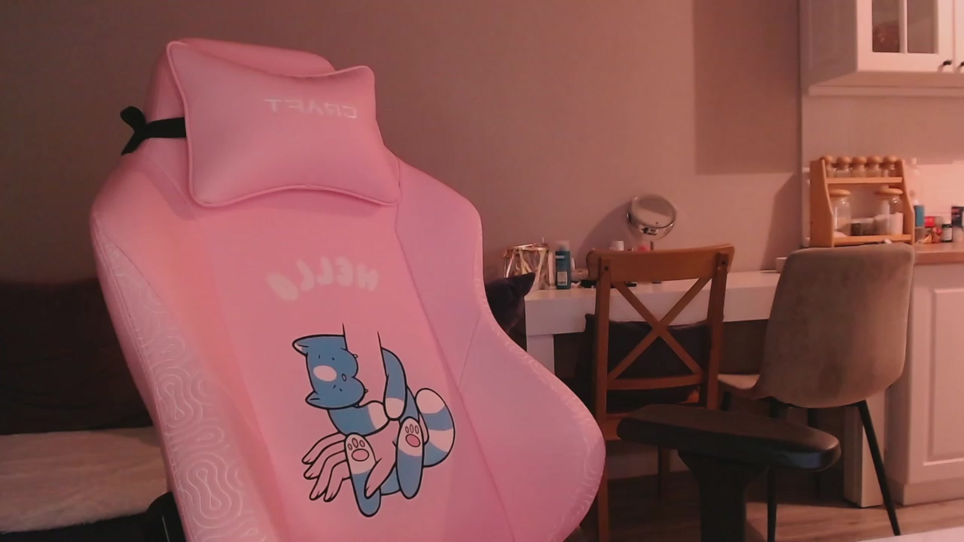 Gallery image thumbnail from luinaa's myfreecams stream on, 05/25/2023, 17:08 image 2 of 20