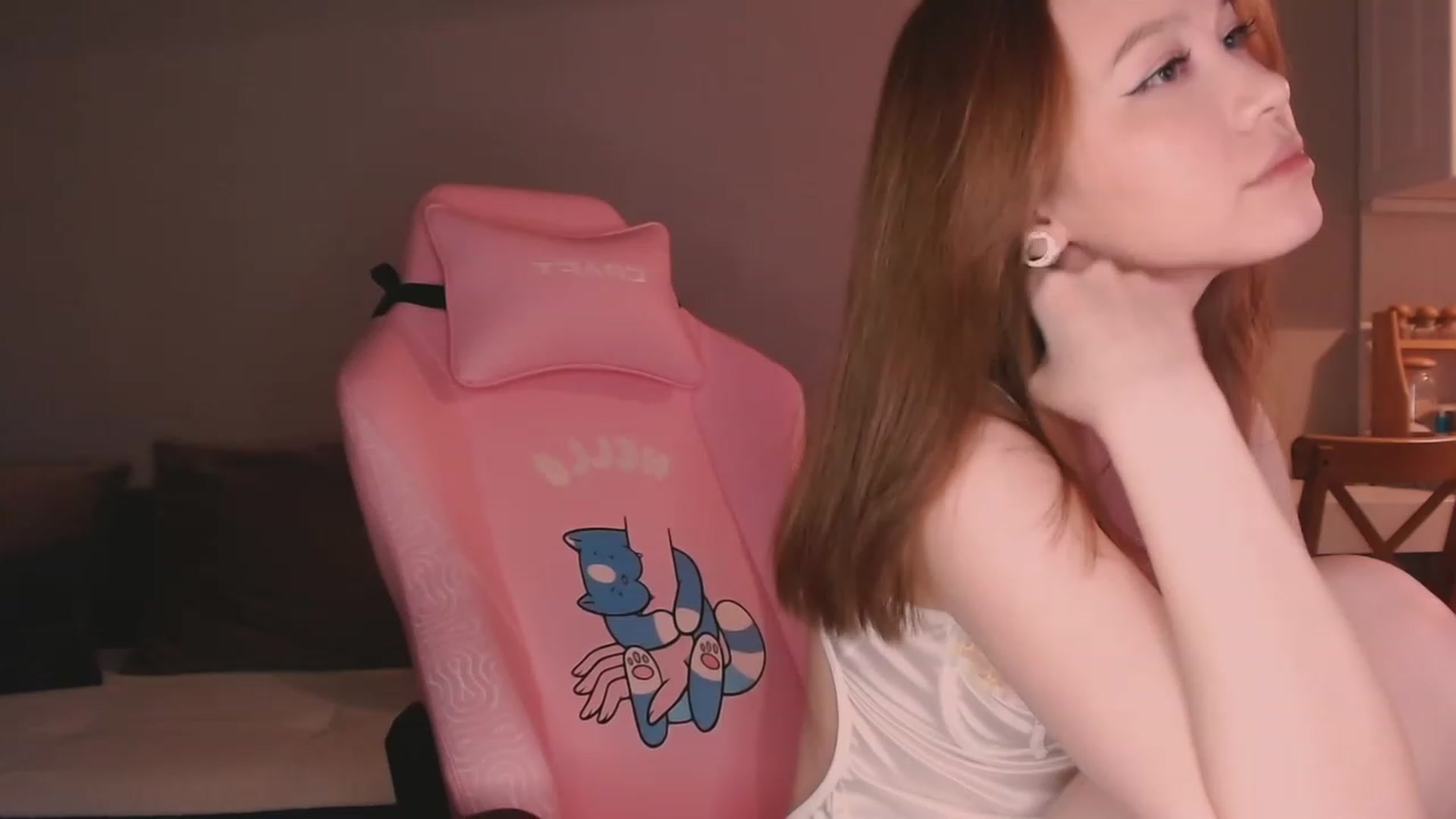 Gallery image thumbnail from luinaa's myfreecams stream on, 06/05/2023, 20:17 image 16 of 20