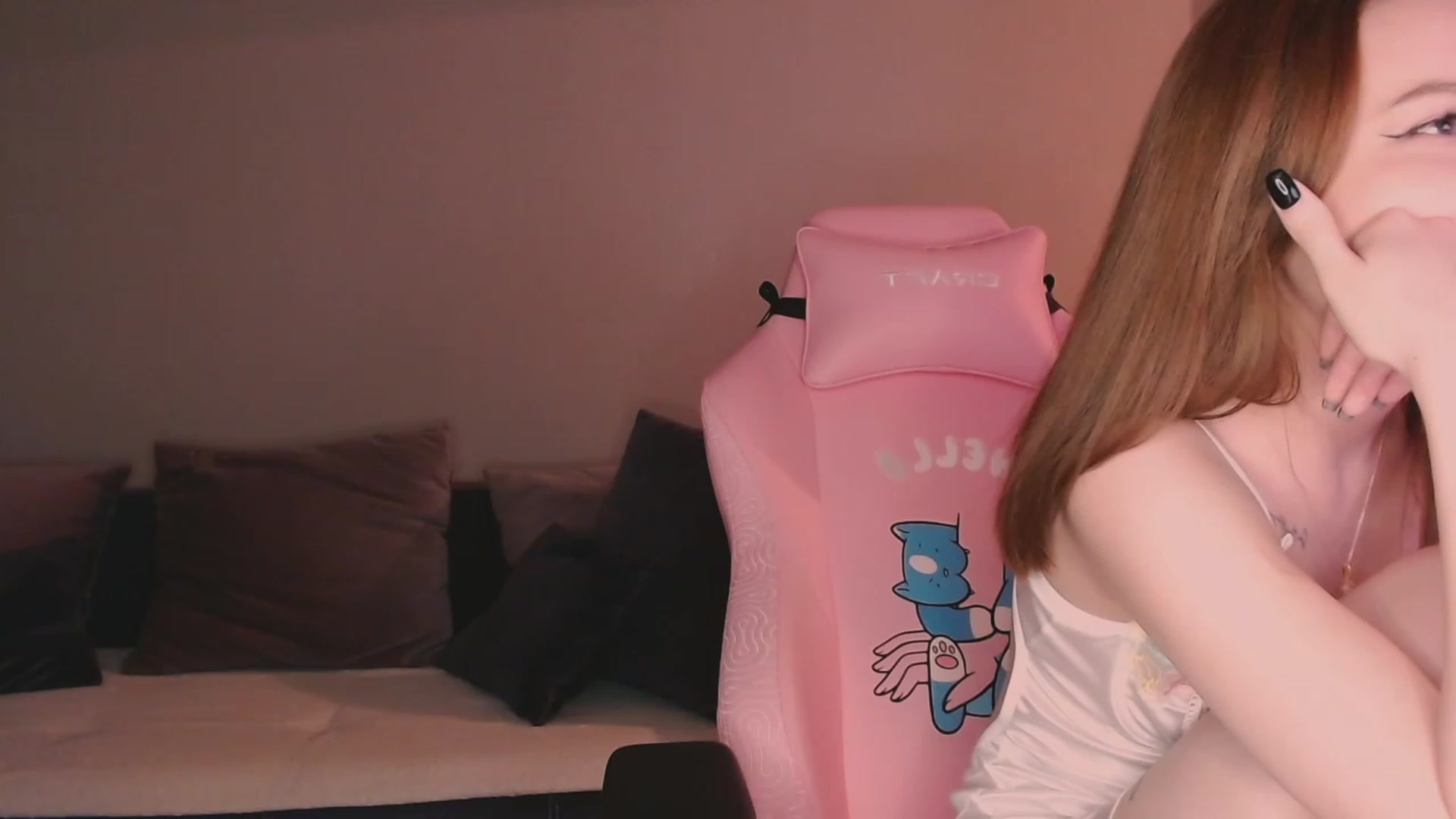 Gallery image thumbnail from luinaa's myfreecams stream on, 06/05/2023, 20:17 image 20 of 20