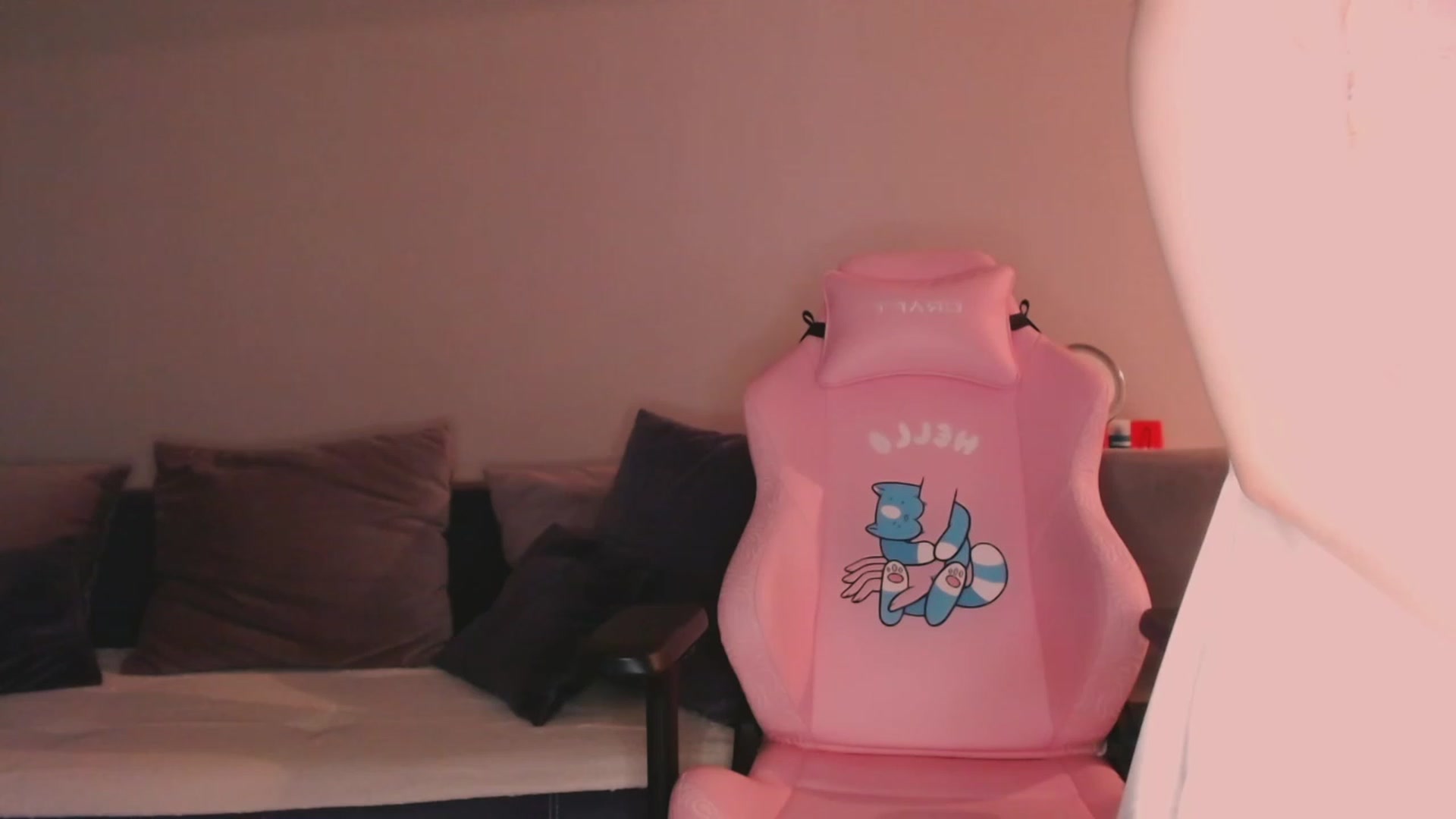 Gallery image thumbnail from luinaa's myfreecams stream on, 06/05/2023, 20:17 image 17 of 20