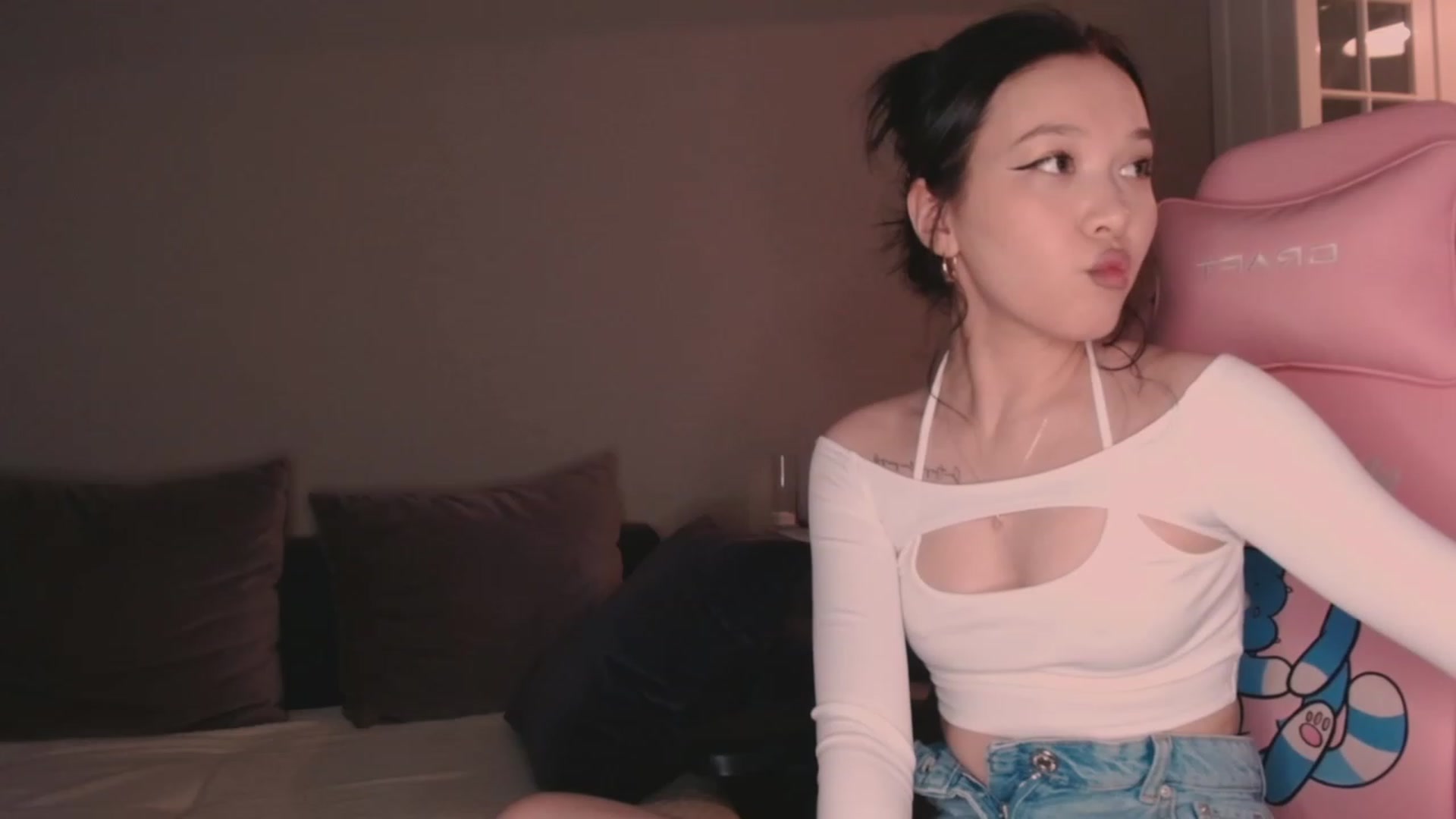 Gallery image thumbnail from luinaa's myfreecams stream on, 06/11/2023, 16:16 image 6 of 20