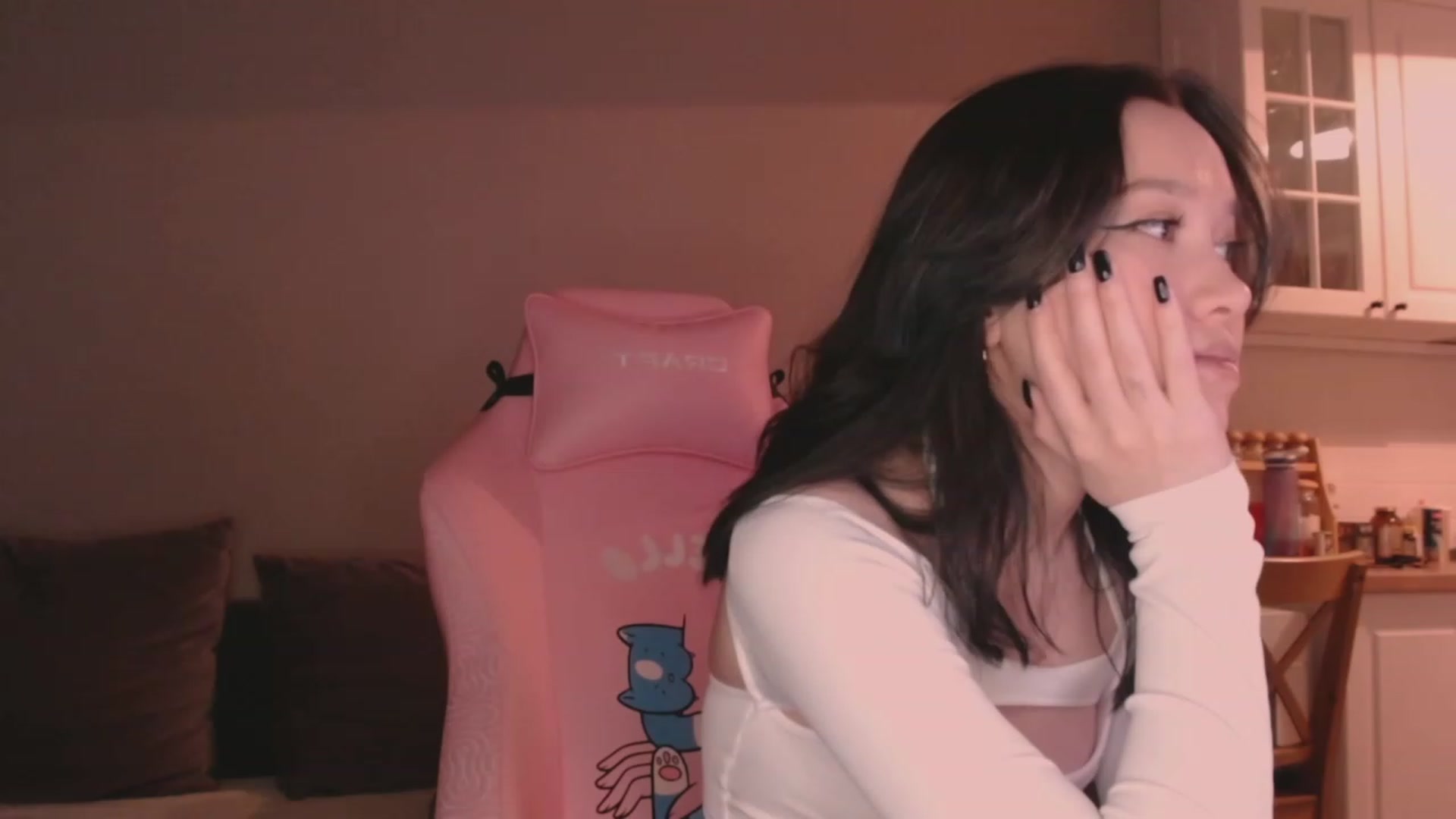 Gallery image thumbnail from luinaa's myfreecams stream on, 06/11/2023, 18:13 image 17 of 20