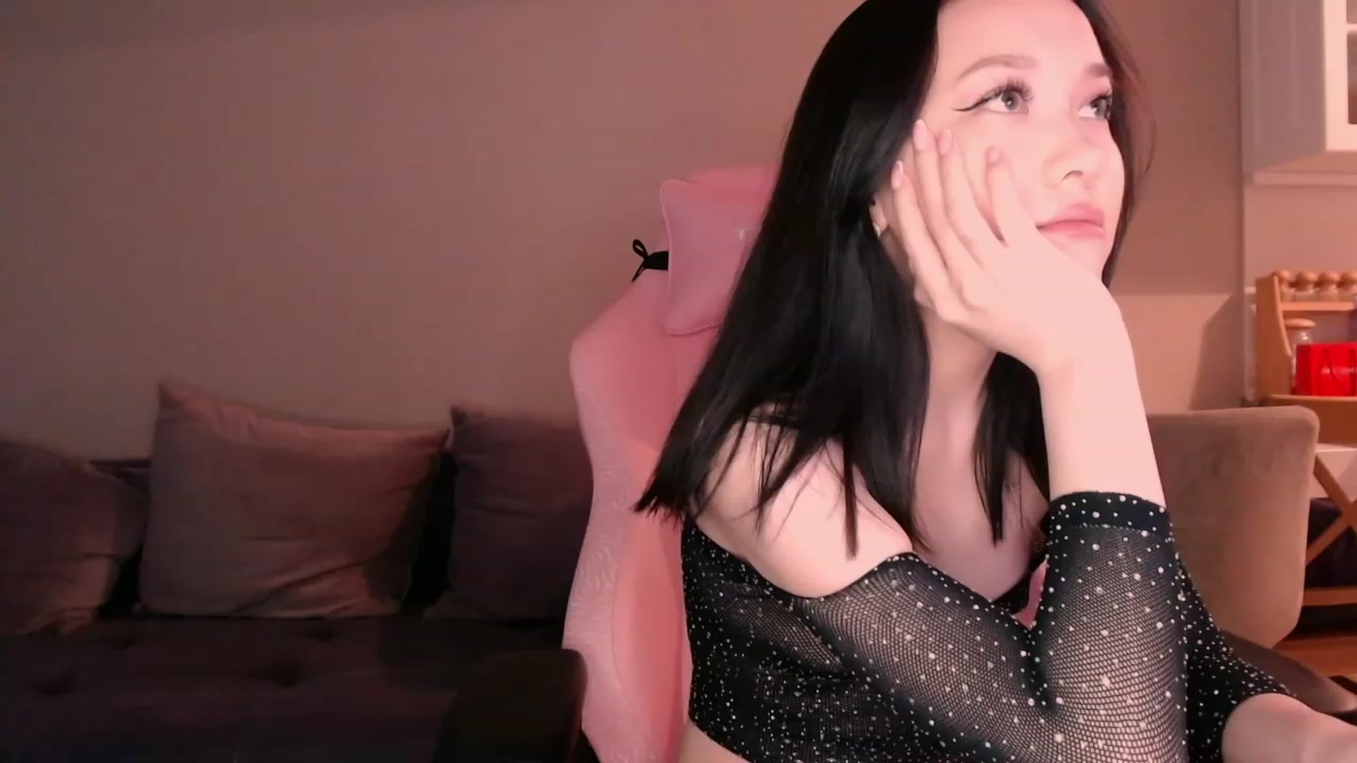 Gallery image thumbnail from luinaa's myfreecams stream on, 06/27/2023, 14:30 image 20 of 20