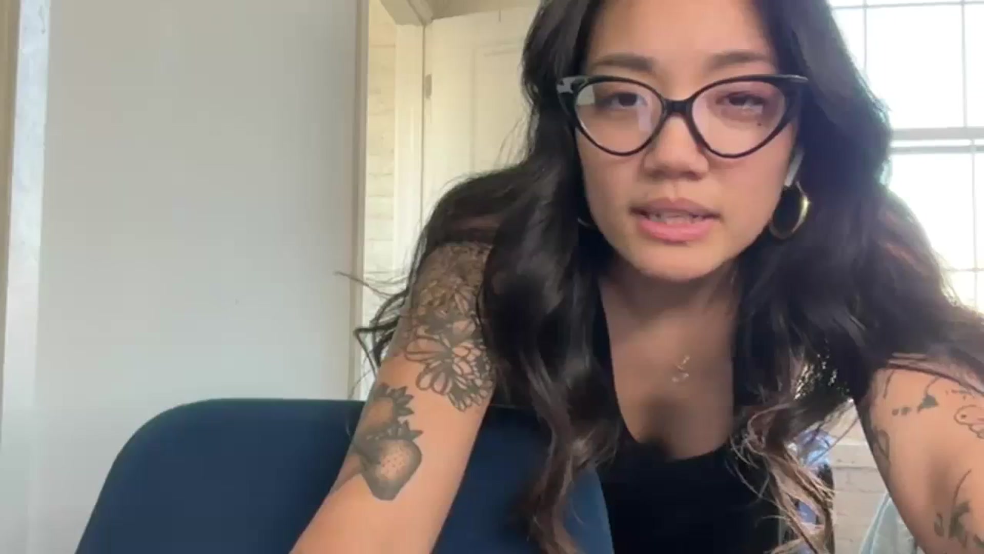 Gallery image thumbnail from luna_tsukiko's myfreecams stream on, 03/29/2024, 14:47 image 18 of 20