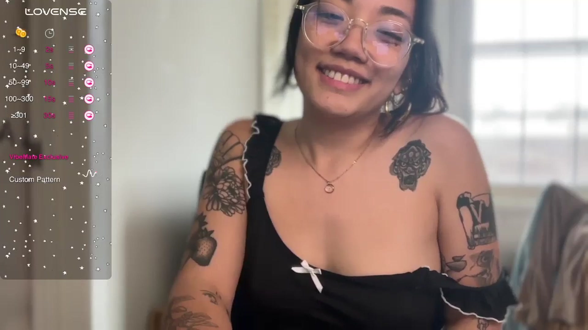 Gallery image thumbnail from luna_tsukiko's myfreecams stream on, 04/04/2024, 18:38 image 3 of 20