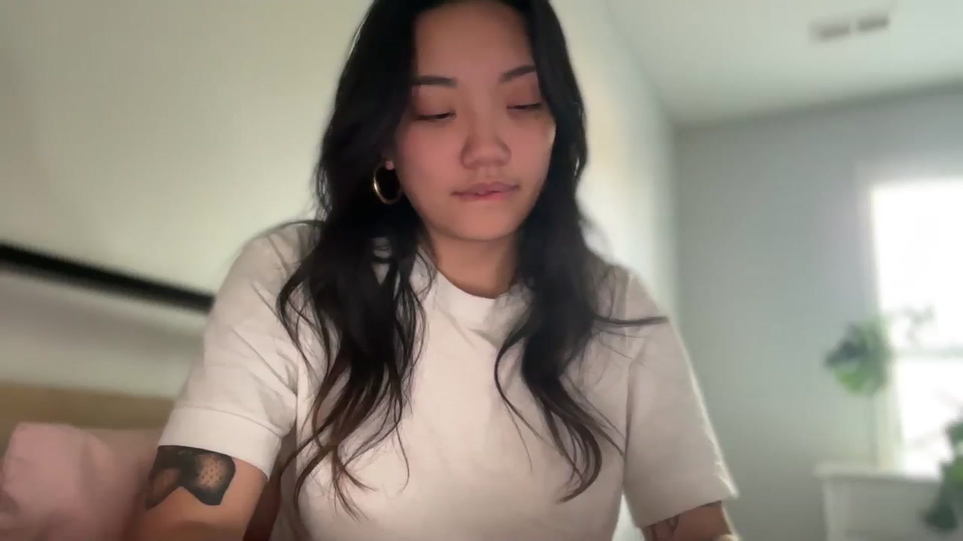 Gallery image thumbnail from luna_tsukiko's myfreecams stream on, 04/07/2024, 23:18 image 16 of 20