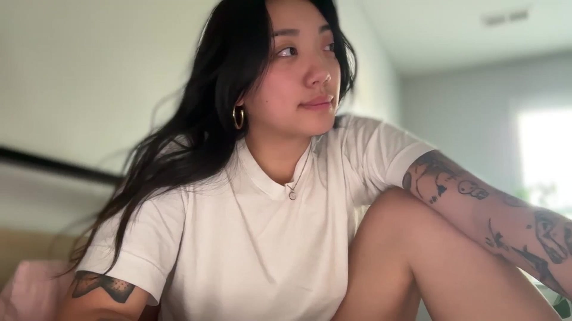 Gallery image thumbnail from luna_tsukiko's myfreecams stream on, 04/07/2024, 23:18 image 19 of 20