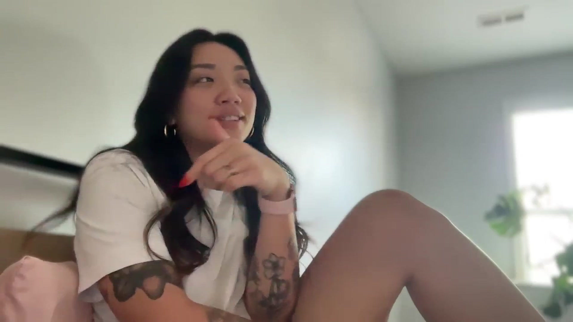 Gallery image thumbnail from luna_tsukiko's myfreecams stream on, 04/07/2024, 23:18 image 4 of 20