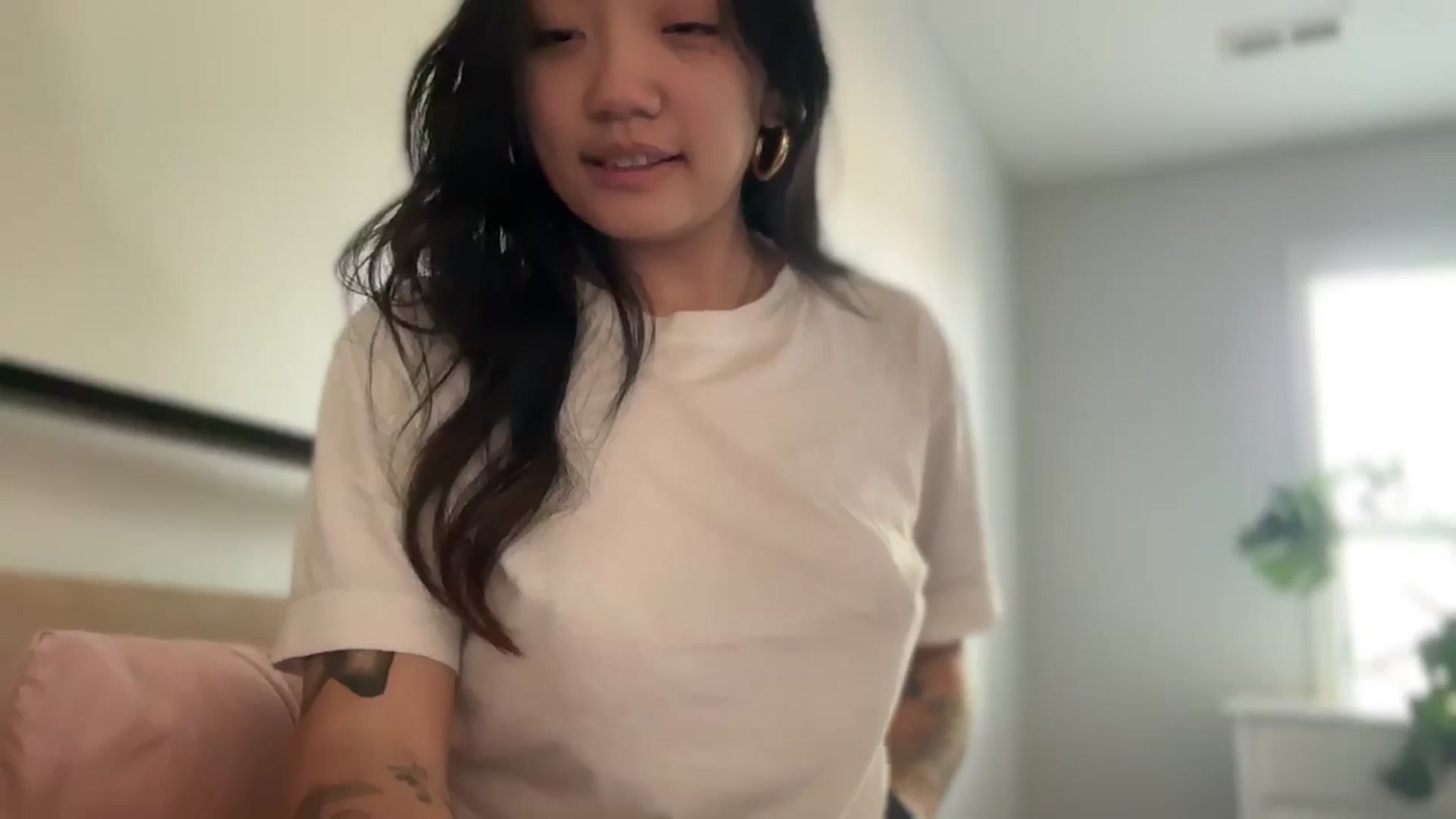 Gallery image thumbnail from luna_tsukiko's myfreecams stream on, 04/07/2024, 23:18 image 9 of 20