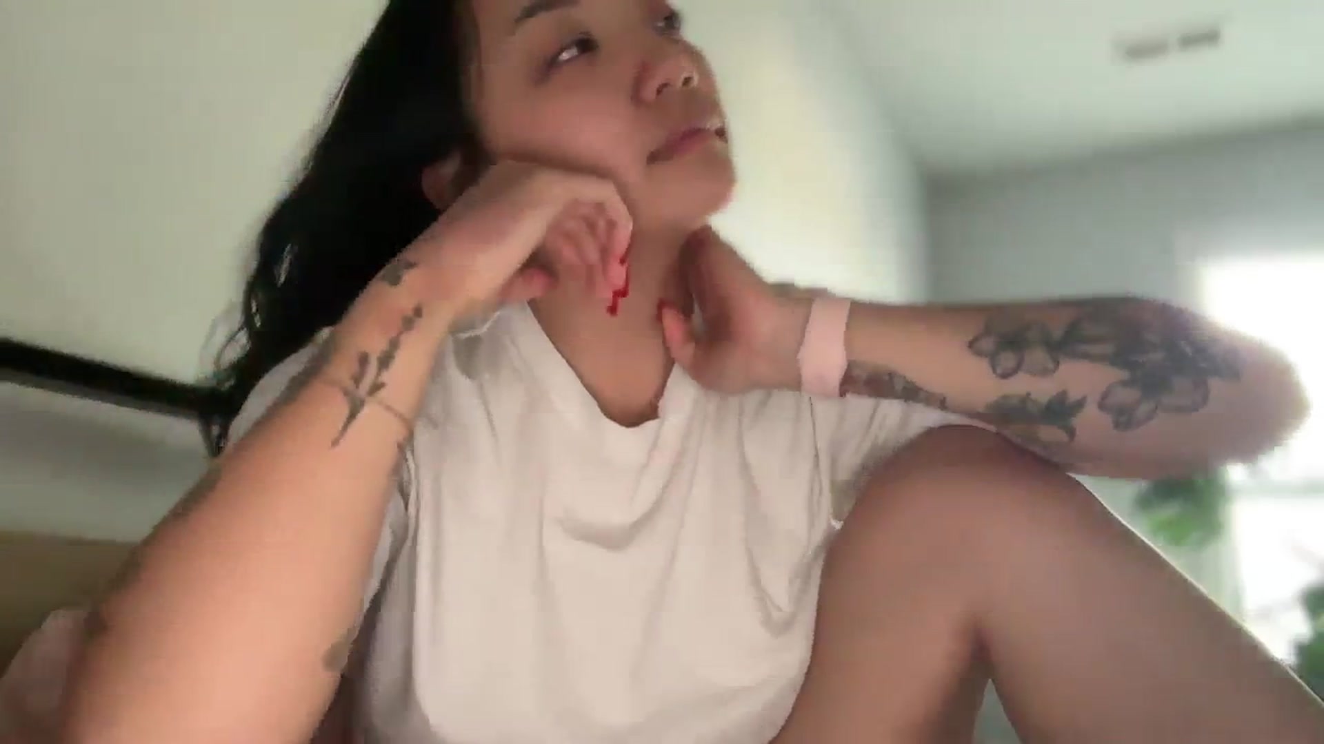 Gallery image thumbnail from luna_tsukiko's myfreecams stream on, 04/07/2024, 23:18 image 18 of 20