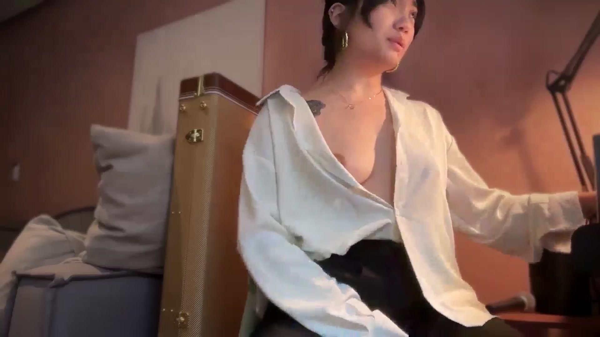 Gallery image thumbnail from luna_tsukiko's myfreecams stream on, 08/08/2024, 17:18 image 4 of 20