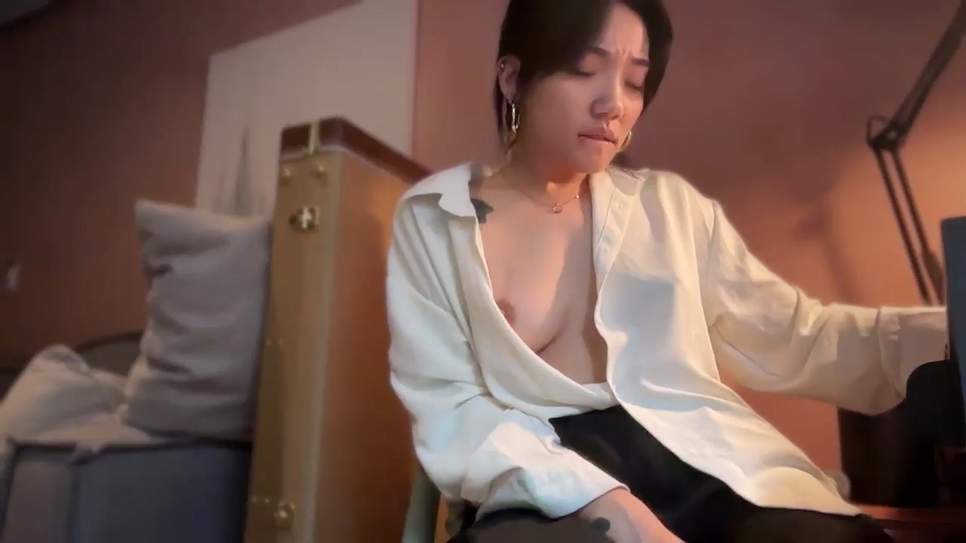 Gallery image thumbnail from luna_tsukiko's myfreecams stream on, 08/08/2024, 17:35 image 5 of 20